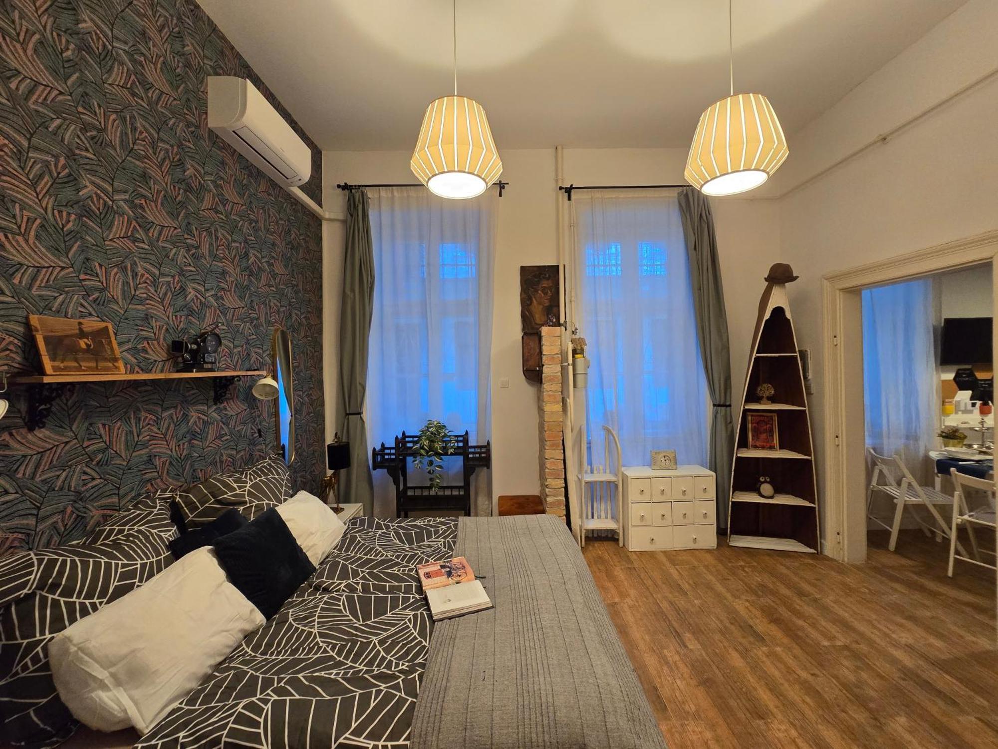 Appartamento Quiet In Kazinczy Str Downtown Budapest