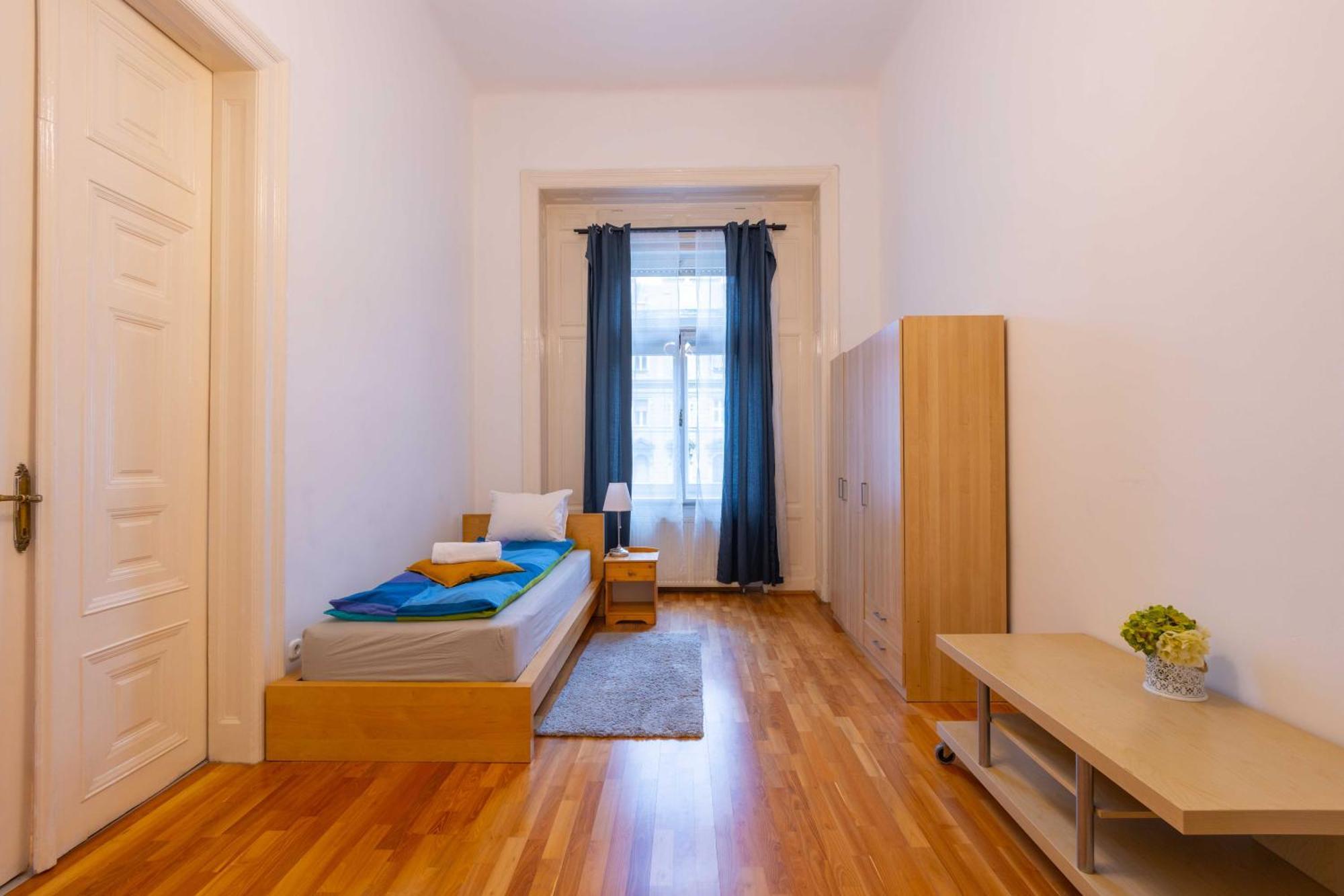 Apartment Grand Next To The Fashion Road *
