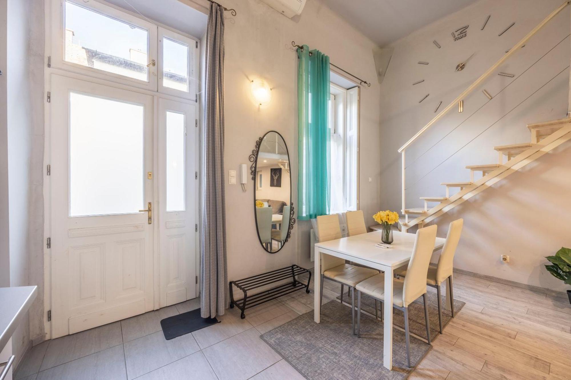 Superb Cozy In The Heart Of Apartment *