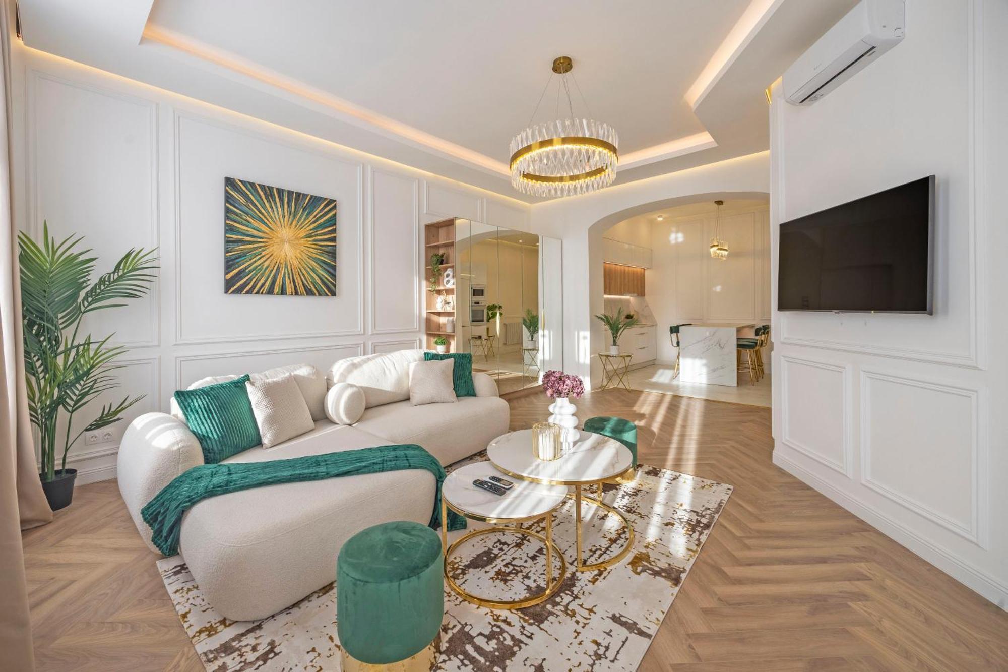 Luxurious Charming E47 Center By Prestige Homes Budapest