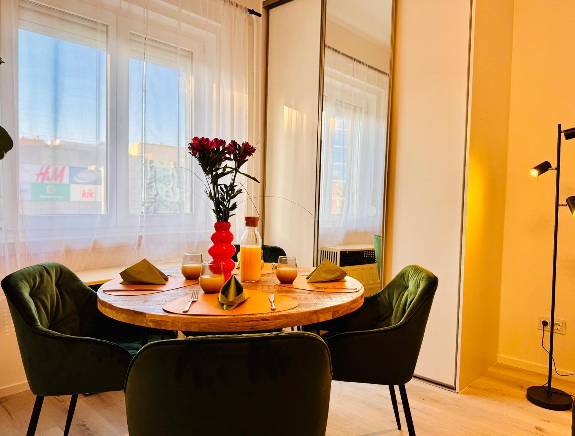 Citylink Nest - Free Garage & Metro Access Apartment *