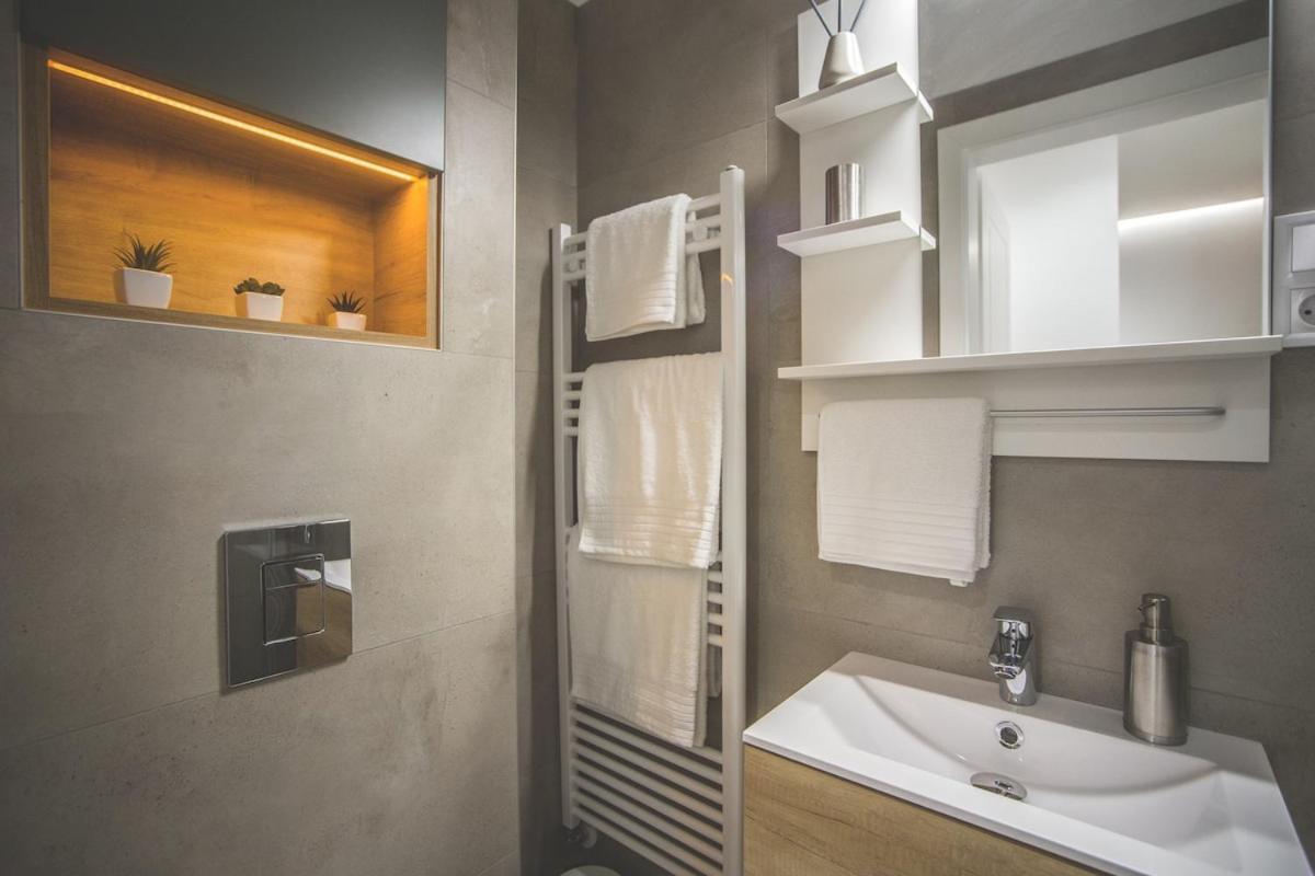 Modern, Designer In Vibrant Soho Appartement *