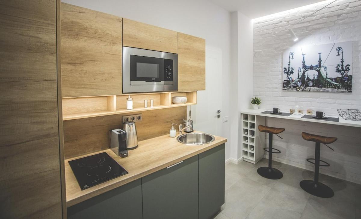 Modern, Designer In Vibrant Soho Boedapest