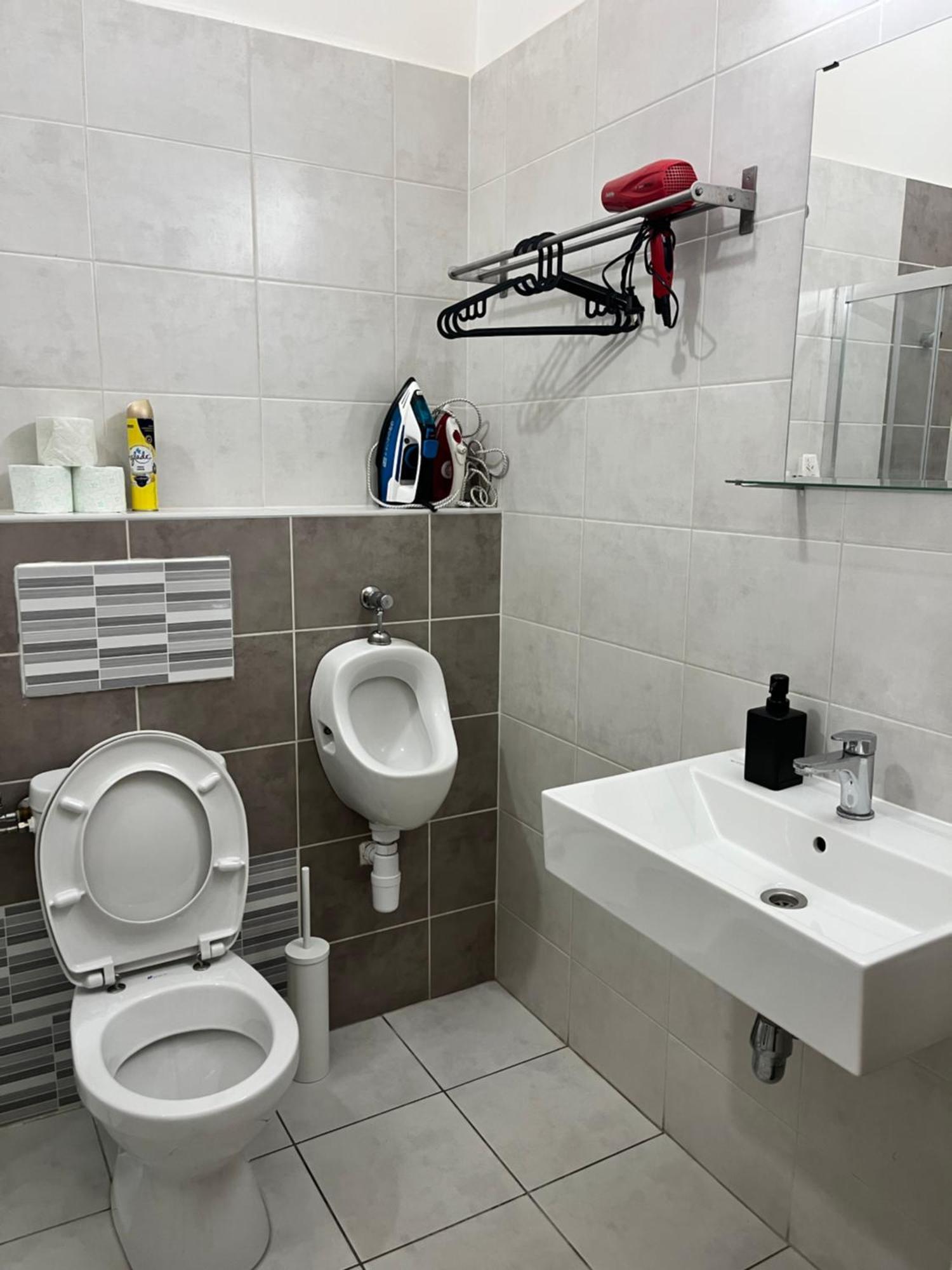 Modern 3br Free Parking Prime Location