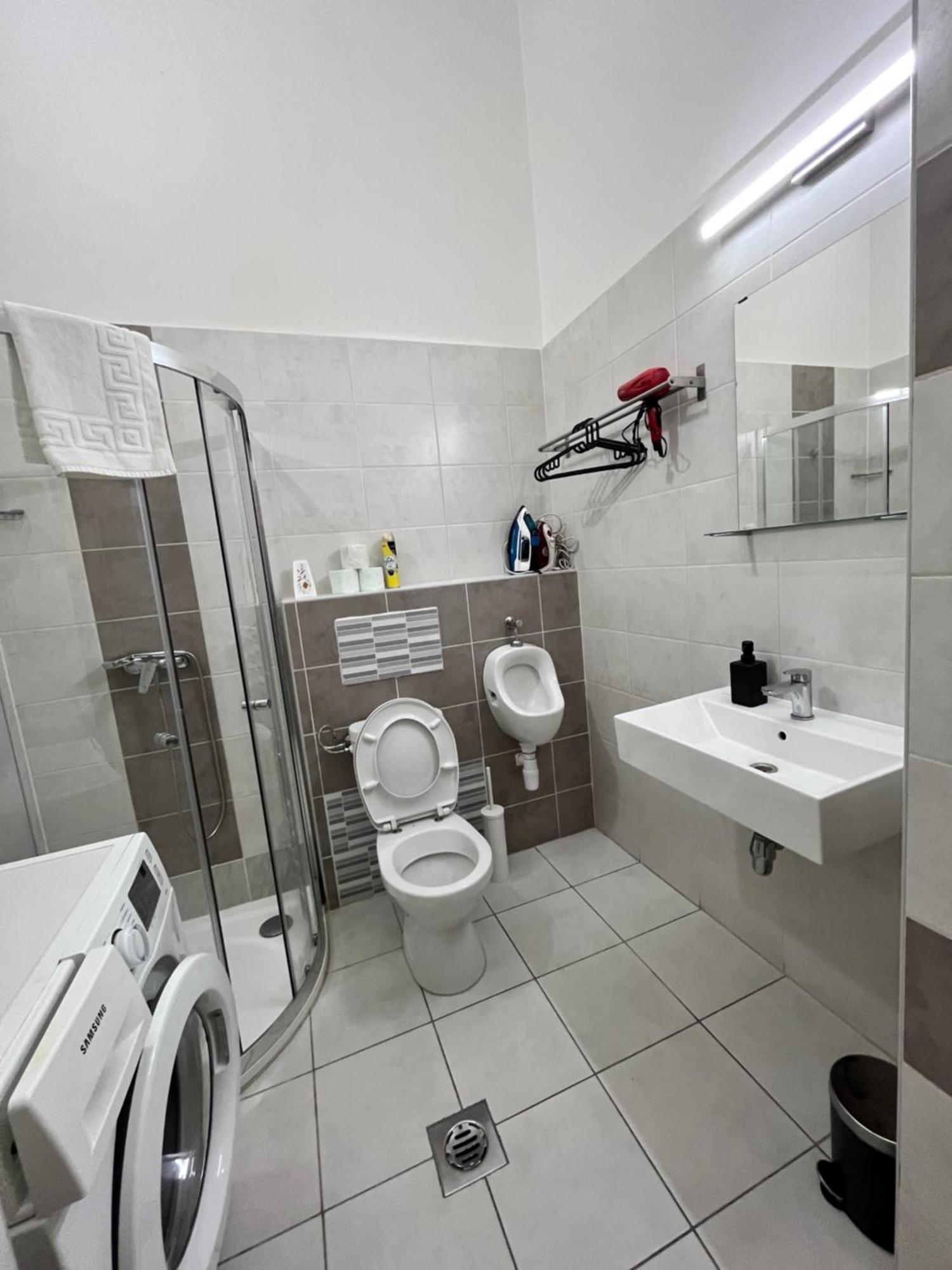 Apartamento Modern 3br Free Parking Prime Location