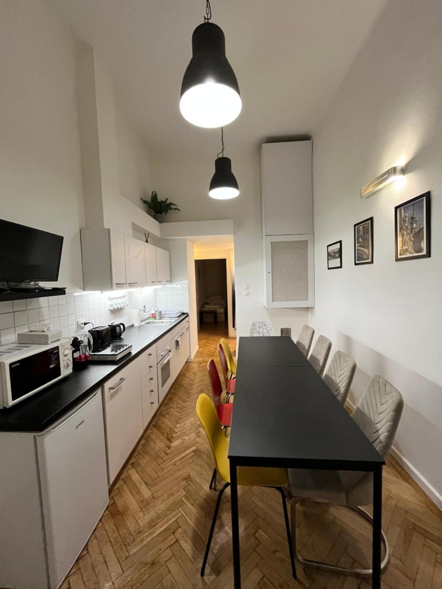 Modern 3br Free Parking Prime Location *