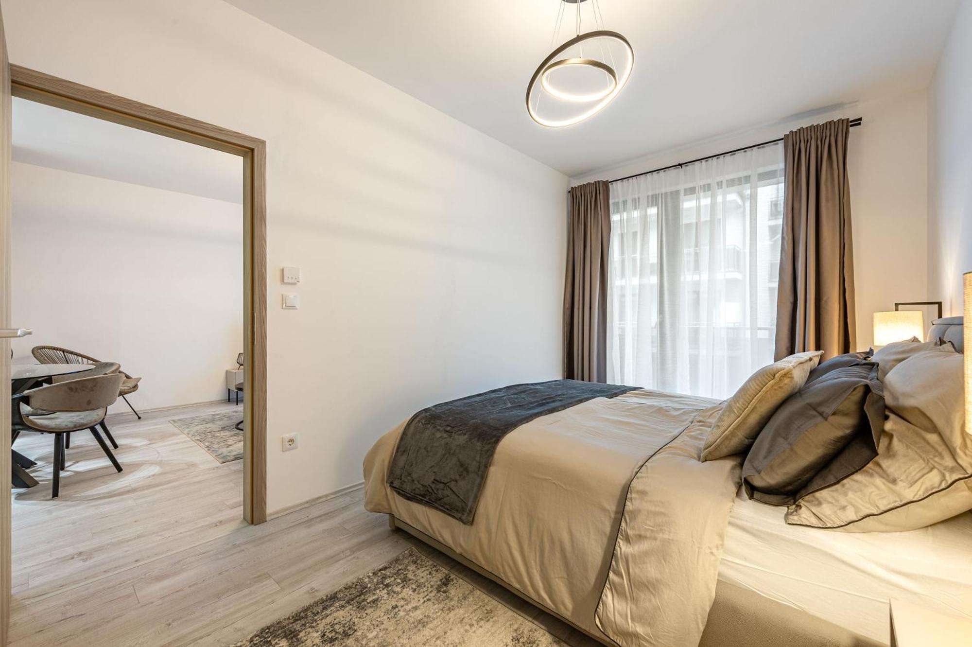 Brand New In A House Apartamento