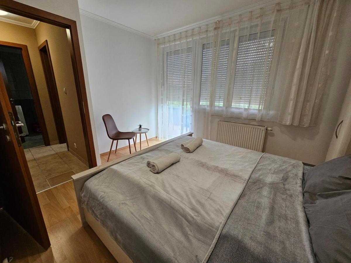 Petibo - Grove - Free Parking In Garage Appartement *