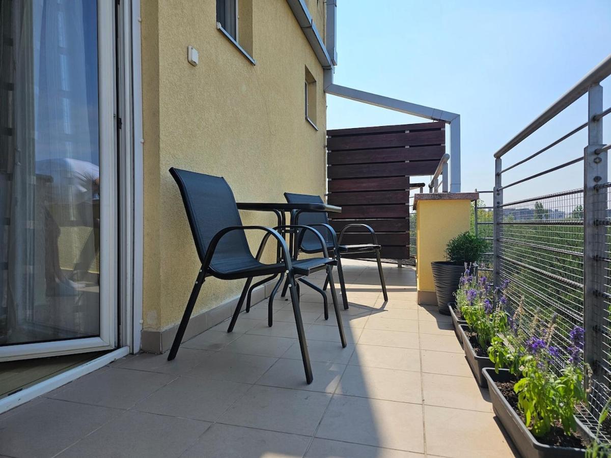 Petibo - Grove - Free Parking In Garage Appartement *
