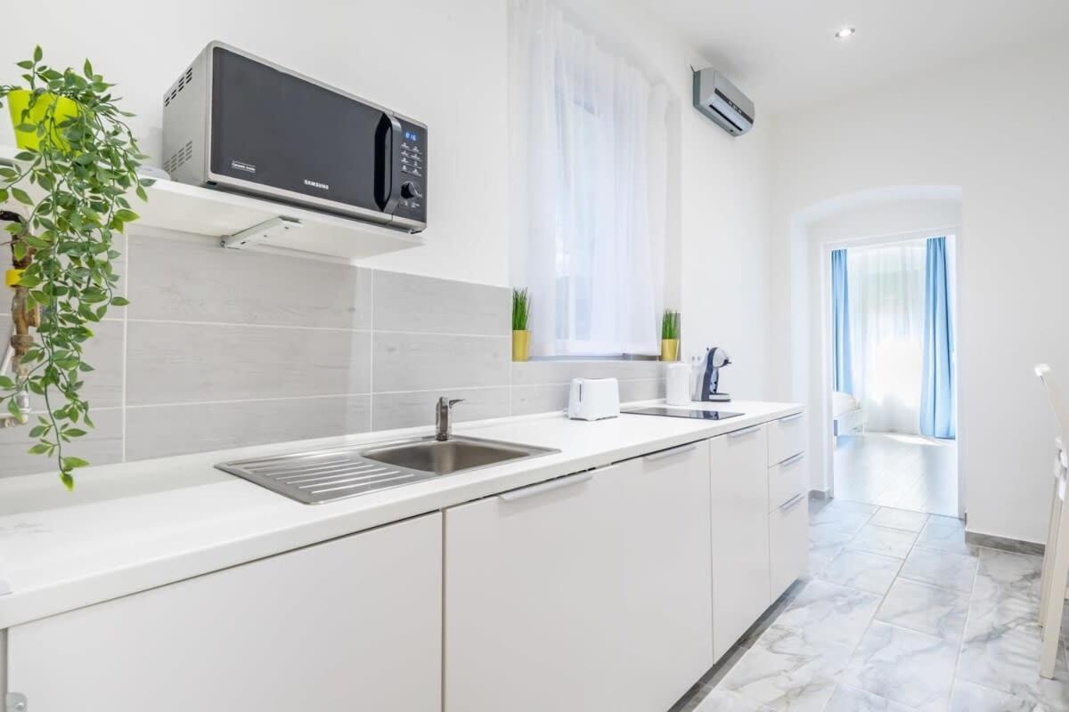 Cozy New - Easy Center Access Appartamento