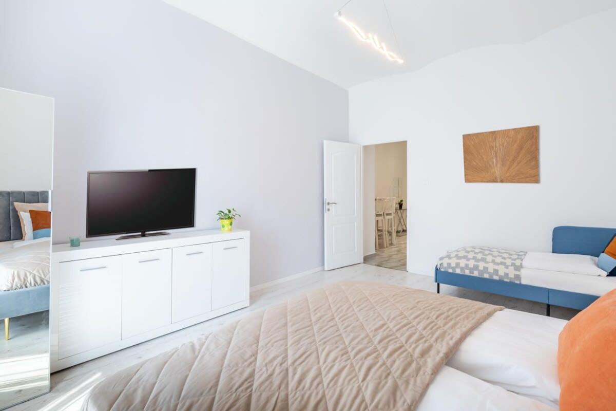 Cozy New - Easy Center Access *