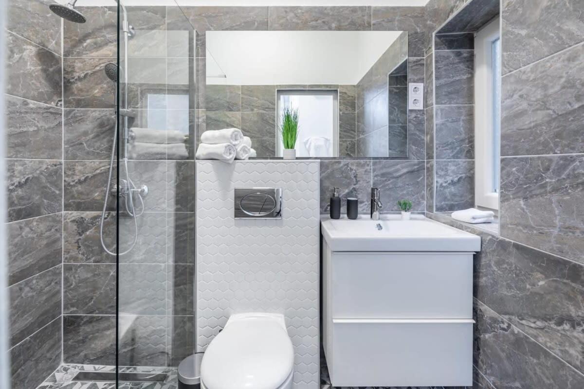 Cozy New - Easy Center Access *
