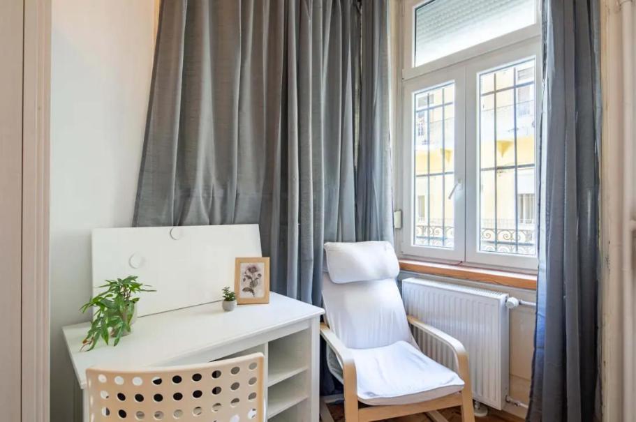 Cityscape Budget Summer Flat *