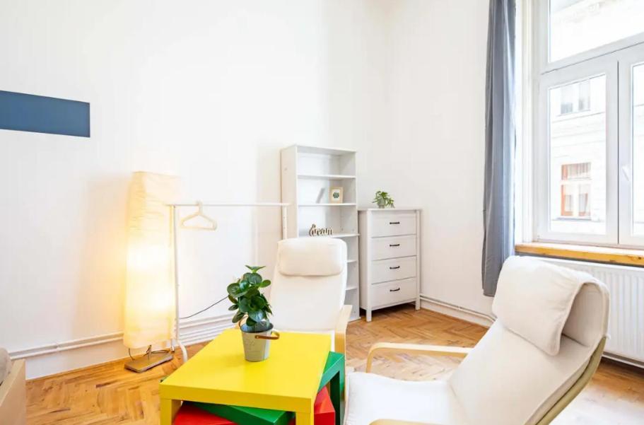 Cityscape Budget Summer Flat