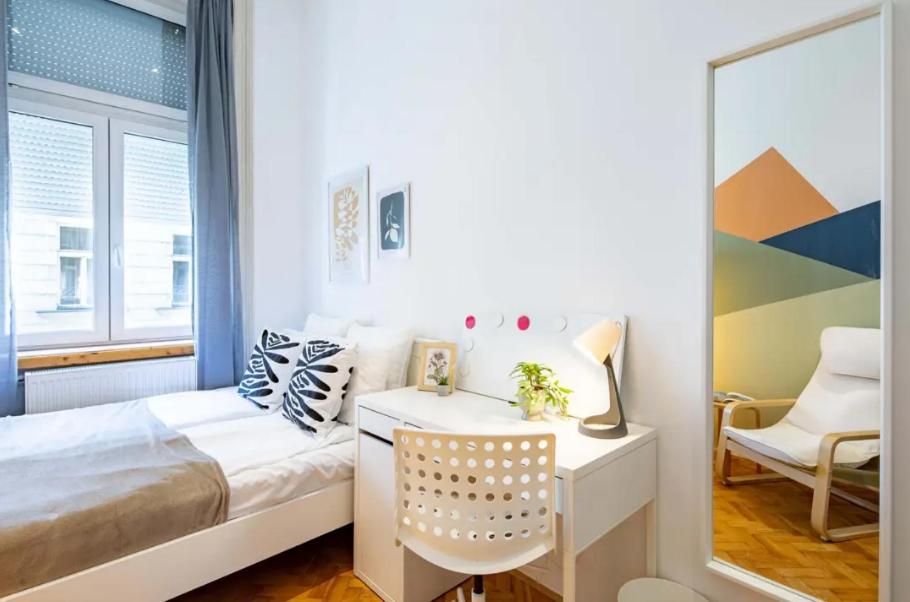 Cityscape Budget Summer Flat Budapest