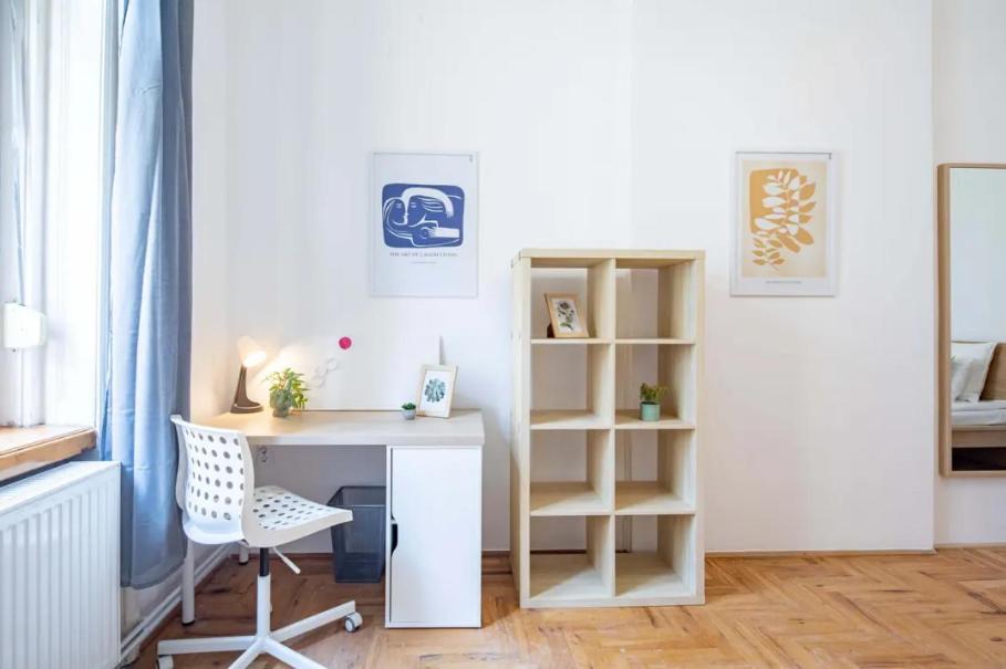 Cityscape Budget Summer Flat
