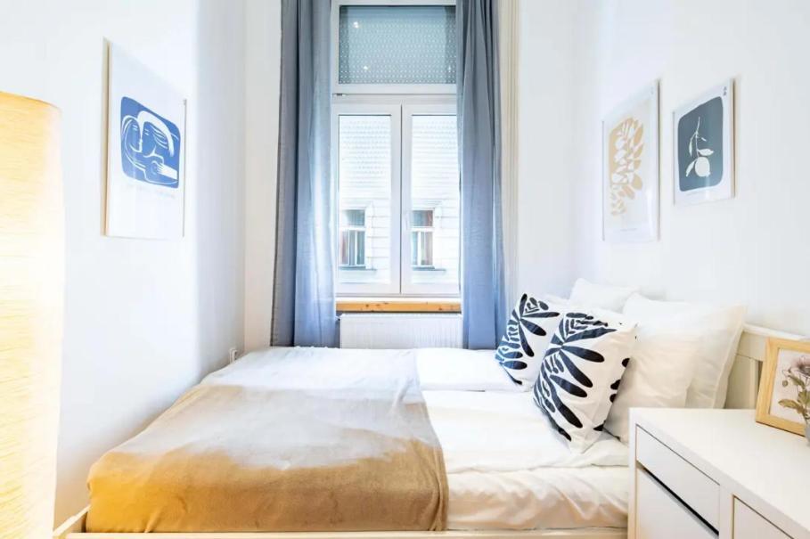 Cityscape Budget Summer Flat