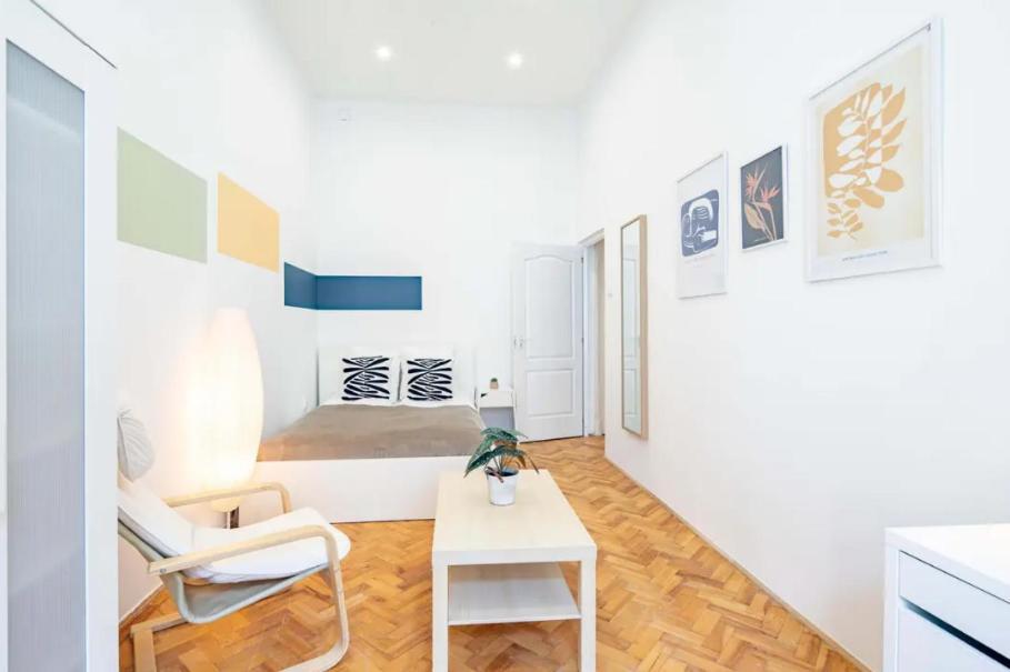 Cityscape Budget Summer Flat Budapest