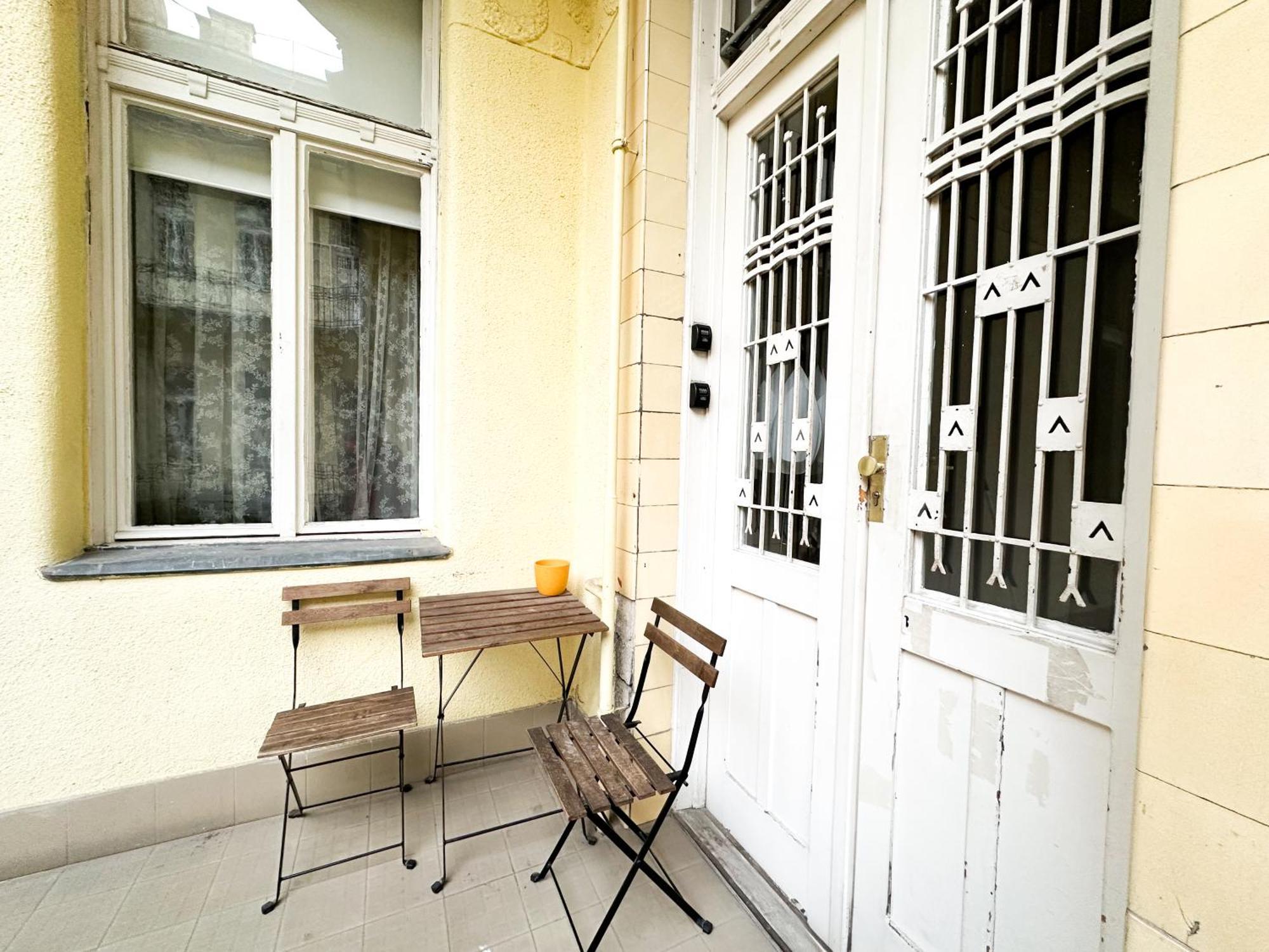 Large Peaceful 1br In - Yellow House *