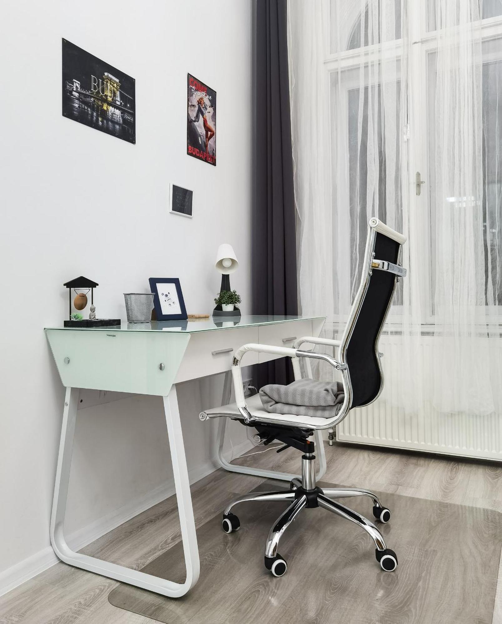 Lejlighed Perfect Location,newly Decorated Modern, Large Place 60 M2, Really Quiet So Have A Good Night Sleep, Ac, Netflix, Smart Tv, High-speed Internet, World Famous New York Cafe Only 10 Minutes Walk *