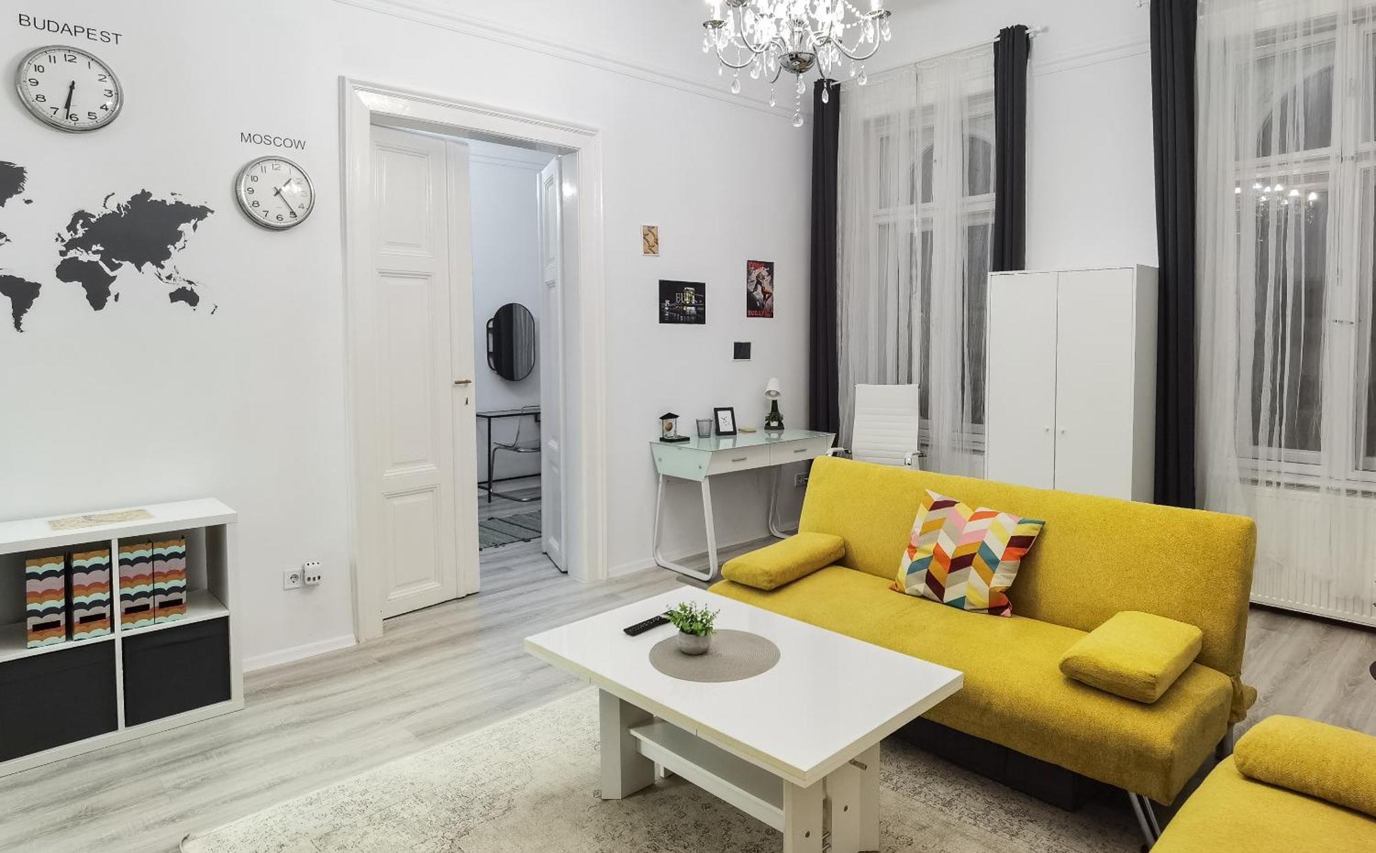 Perfect Location,newly Decorated Modern, Large Place 60 M2, Really Quiet So Have A Good Night Sleep, Ac, Netflix, Smart Tv, High-speed Internet, World Famous New York Cafe Only 10 Minutes Walk *