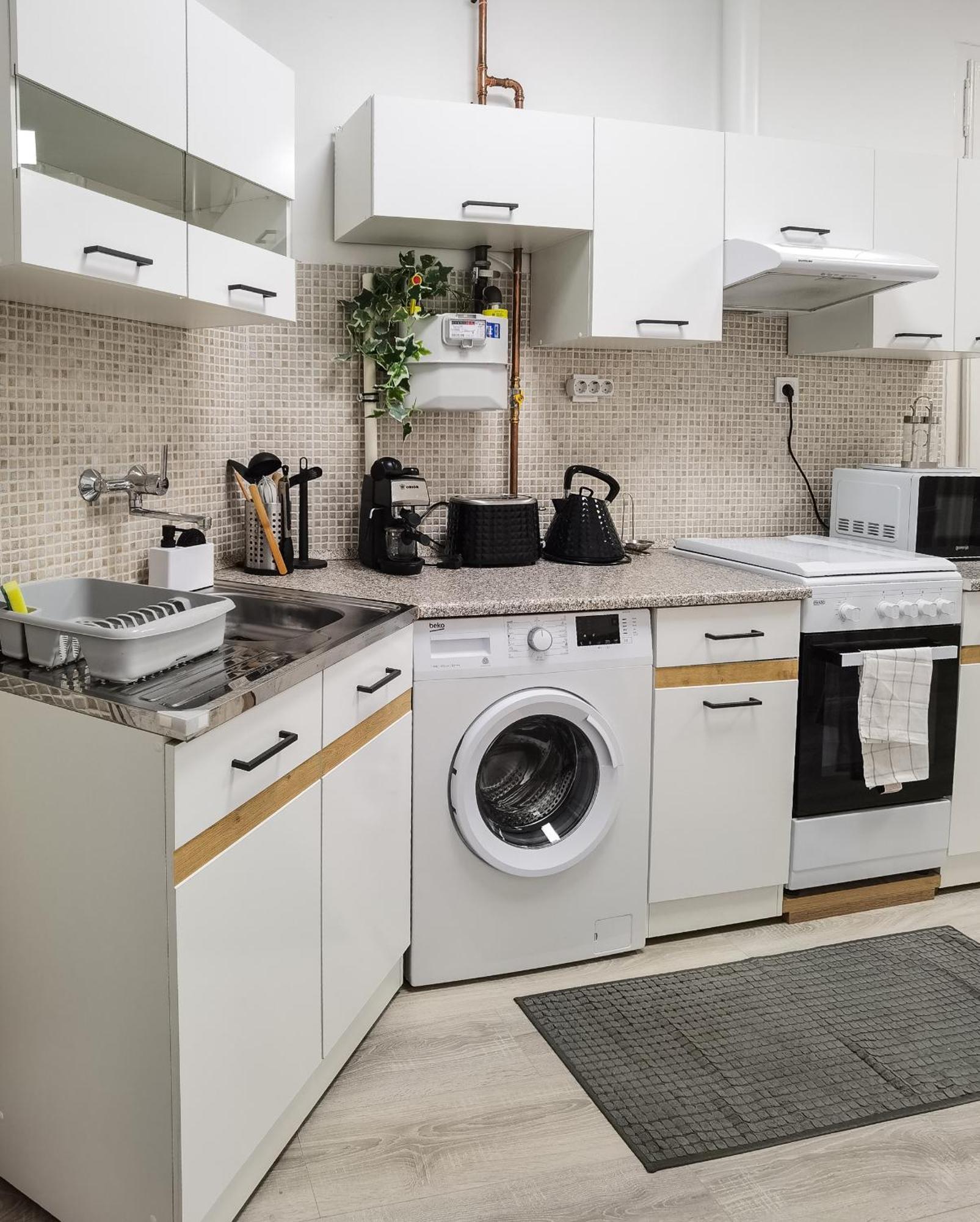 Perfect Location,newly Decorated Modern, Large Place 60 M2, Really Quiet So Have A Good Night Sleep, Ac, Netflix, Smart Tv, High-speed Internet, World Famous New York Cafe Only 10 Minutes Walk Lejlighed *