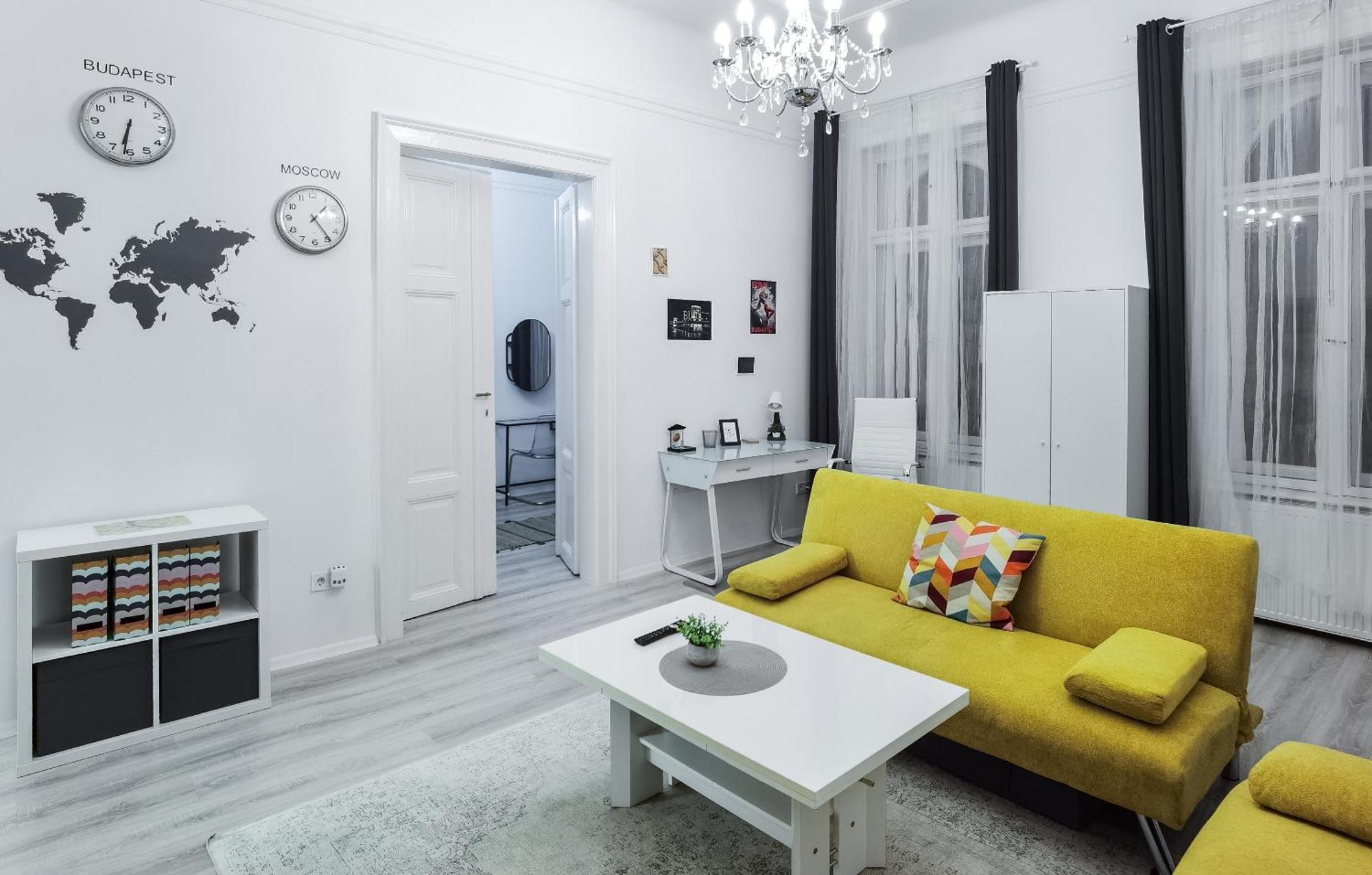 Perfect Location,newly Decorated Modern, Large Place 60 M2, Really Quiet So Have A Good Night Sleep, Ac, Netflix, Smart Tv, High-speed Internet, World Famous New York Cafe Only 10 Minutes Walk Lejlighed *