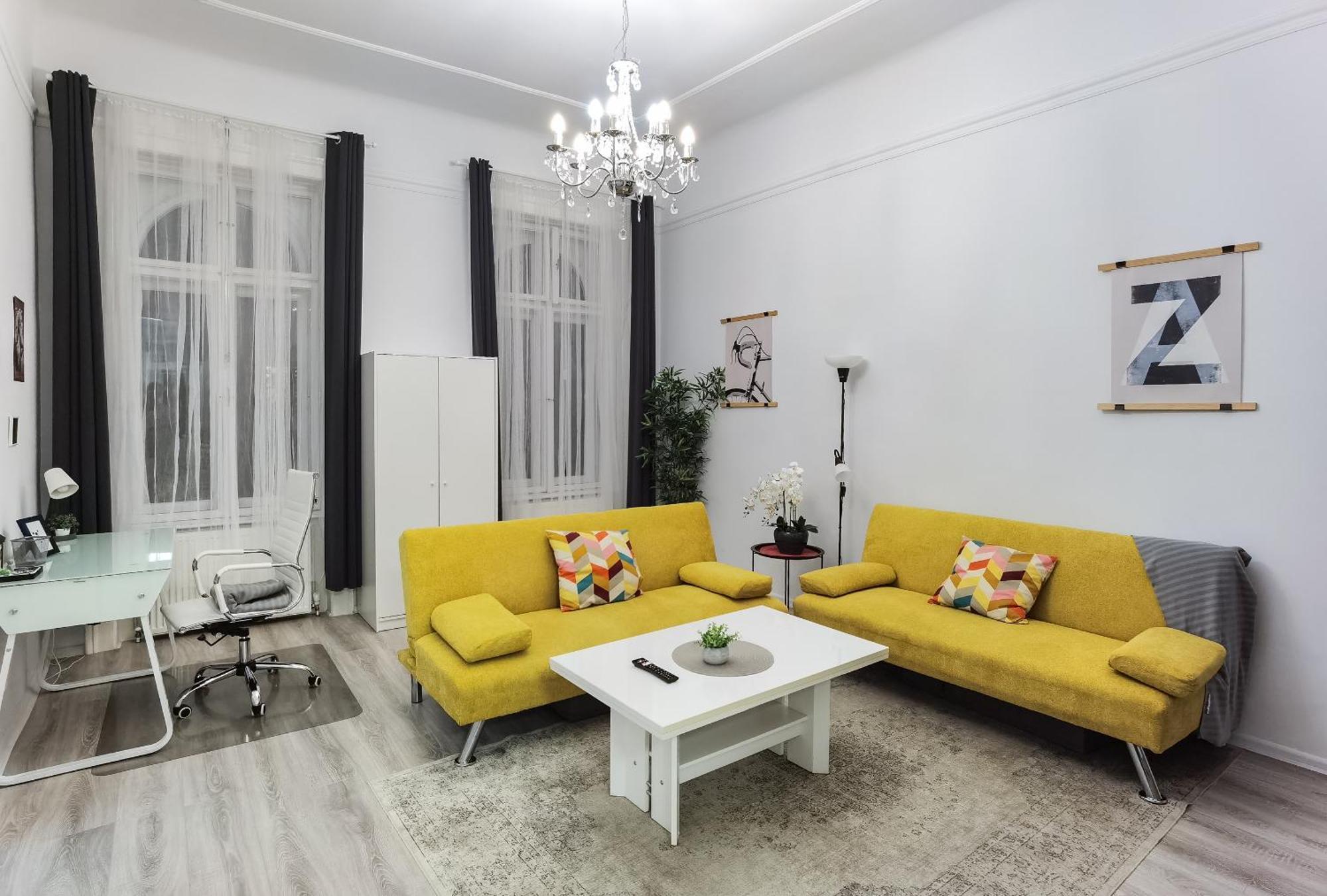 Perfect Location,newly Decorated Modern, Large Place 60 M2, Really Quiet So Have A Good Night Sleep, Ac, Netflix, Smart Tv, High-speed Internet, World Famous New York Cafe Only 10 Minutes Walk *