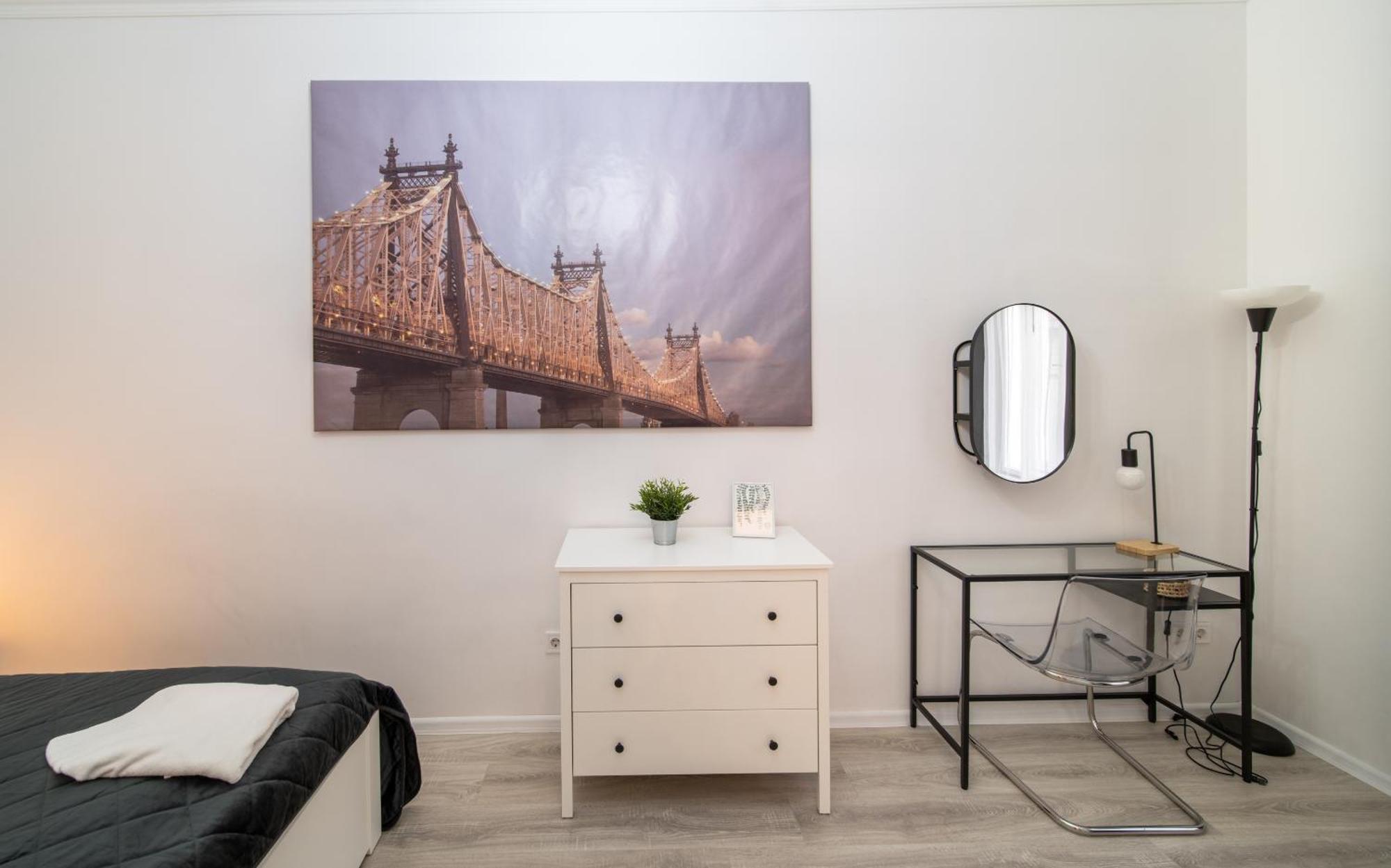 Perfect Location,newly Decorated Modern, Large Place 60 M2, Really Quiet So Have A Good Night Sleep, Ac, Netflix, Smart Tv, High-speed Internet, World Famous New York Cafe Only 10 Minutes Walk * Budapest