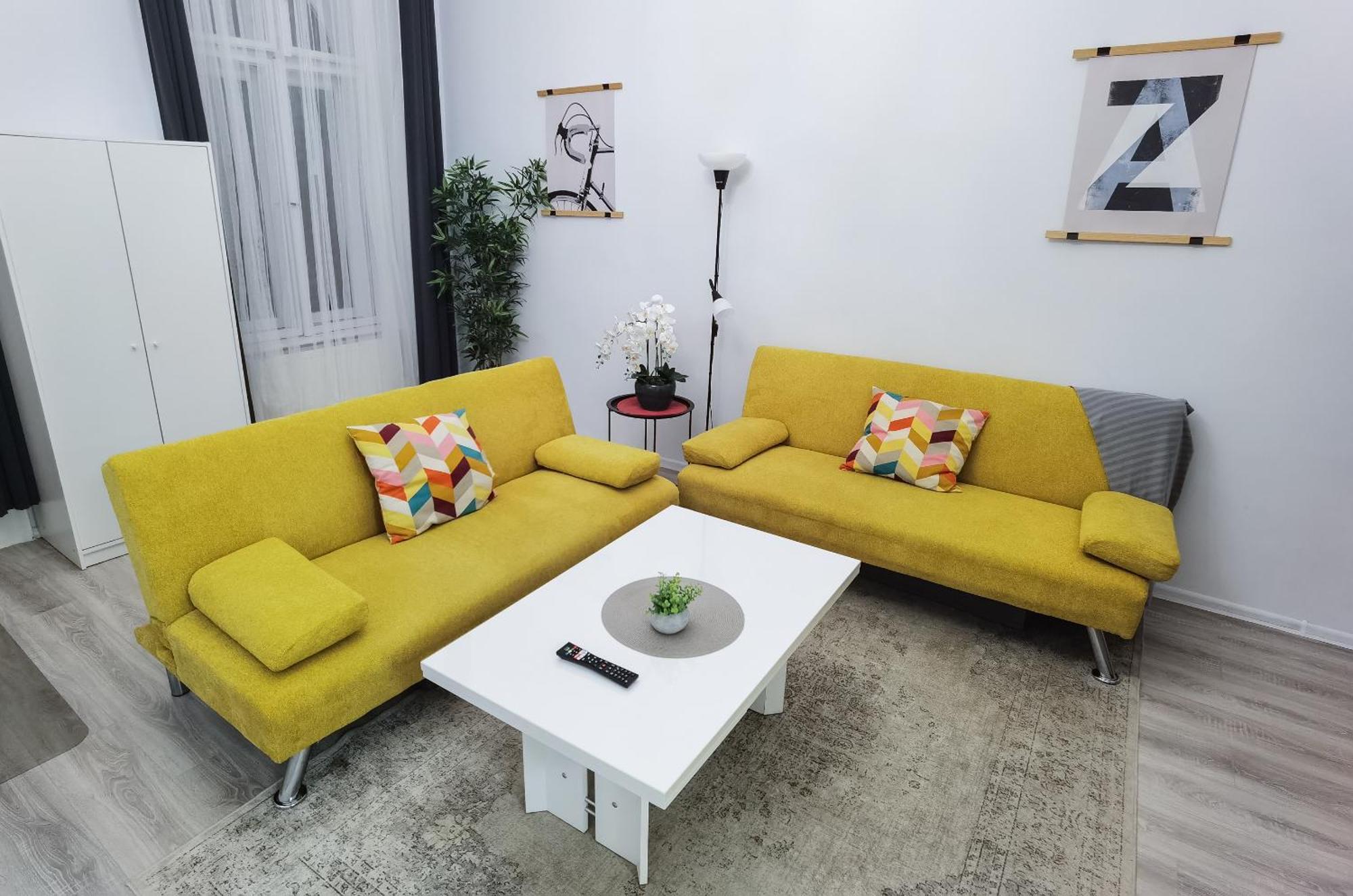 Perfect Location,newly Decorated Modern, Large Place 60 M2, Really Quiet So Have A Good Night Sleep, Ac, Netflix, Smart Tv, High-speed Internet, World Famous New York Cafe Only 10 Minutes Walk Lejlighed *