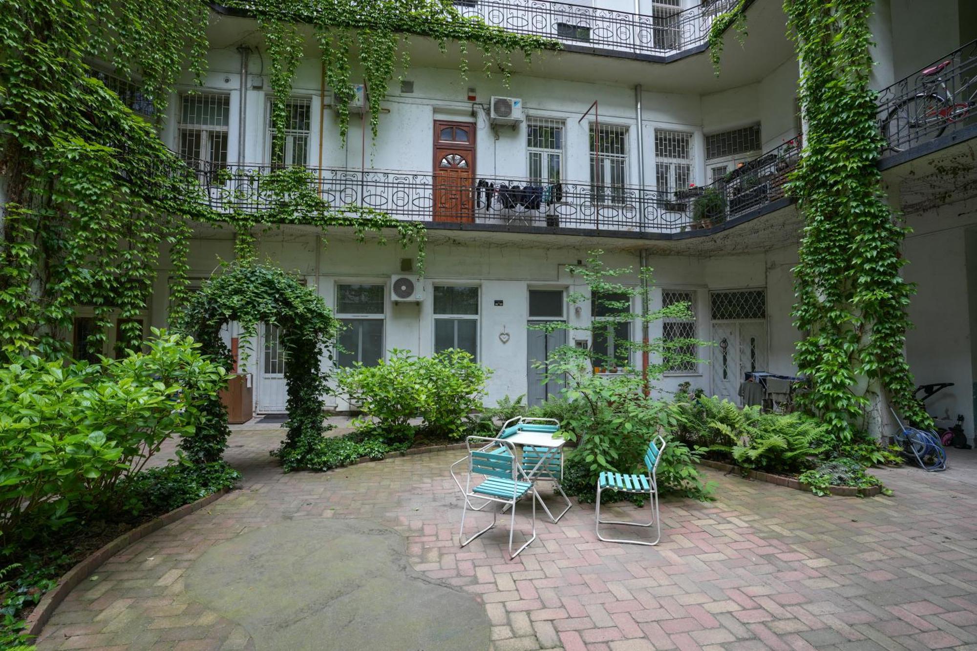 A Lovley Newly Decorated Fully Equipped Walking Distance To The Park Where Will Find The World Famous Szechenyi Thermal Bath Spa, Museums , And The Capital Circus , Ac, Smart Tv, High Speed Internet * Budapest