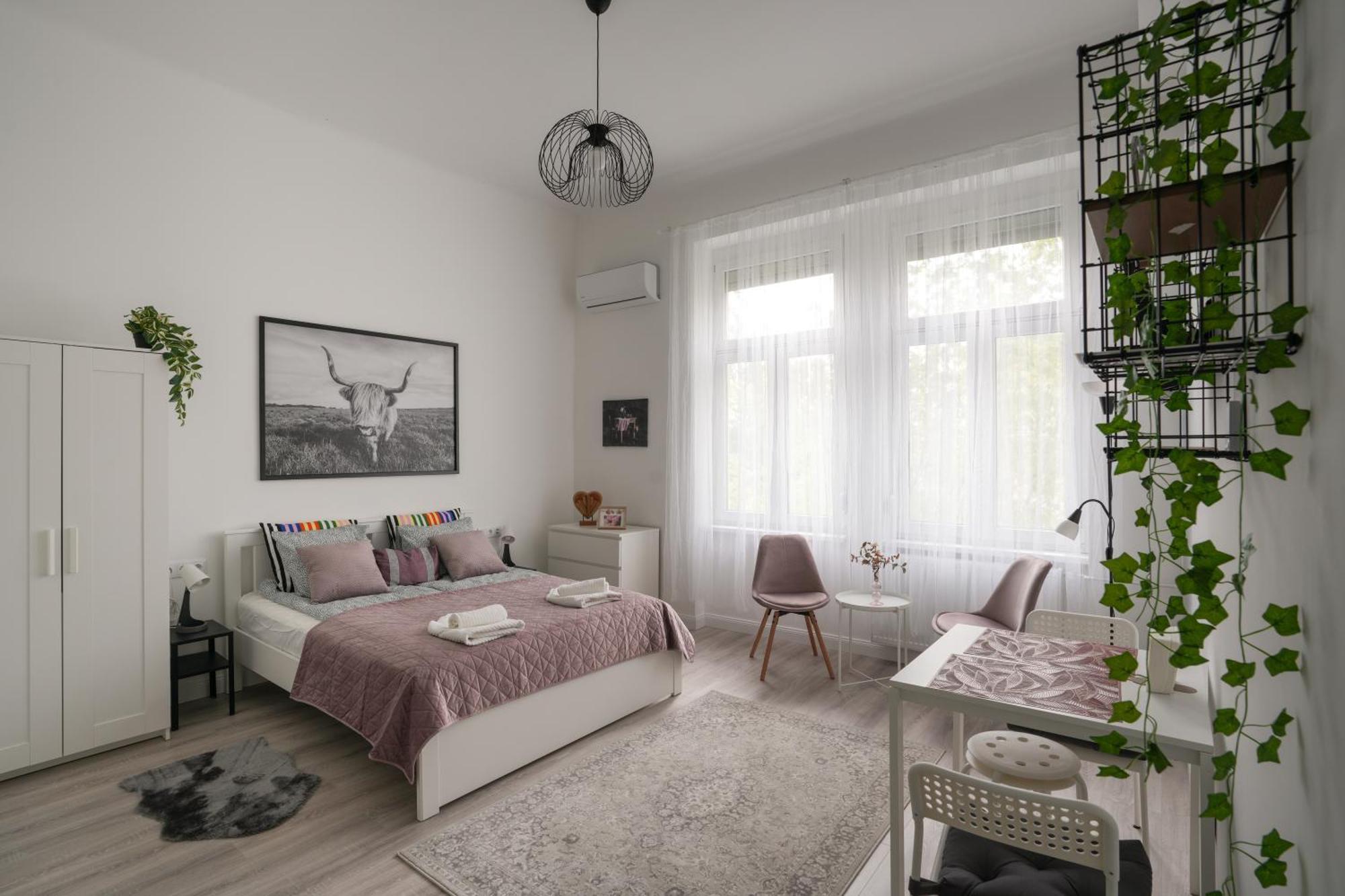 A Lovley Newly Decorated Fully Equipped Walking Distance To The Park Where Will Find The World Famous Szechenyi Thermal Bath Spa, Museums , And The Capital Circus , Ac, Smart Tv, High Speed Internet Apartamento