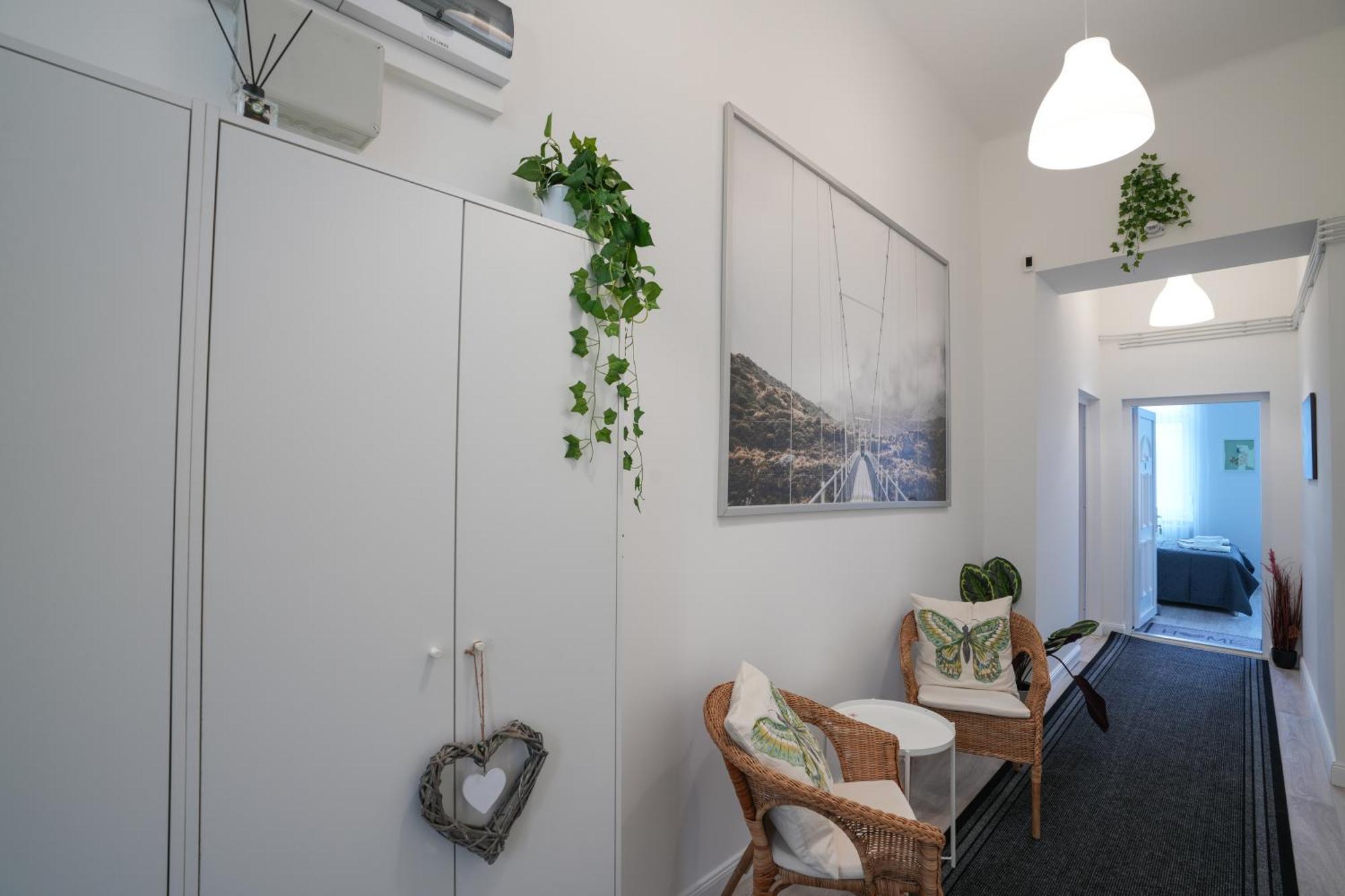 A Lovley Newly Decorated Fully Equipped Walking Distance To The Park Where Will Find The World Famous Szechenyi Thermal Bath Spa, Museums , And The Capital Circus , Ac, Smart Tv, High Speed Internet Apartamento *