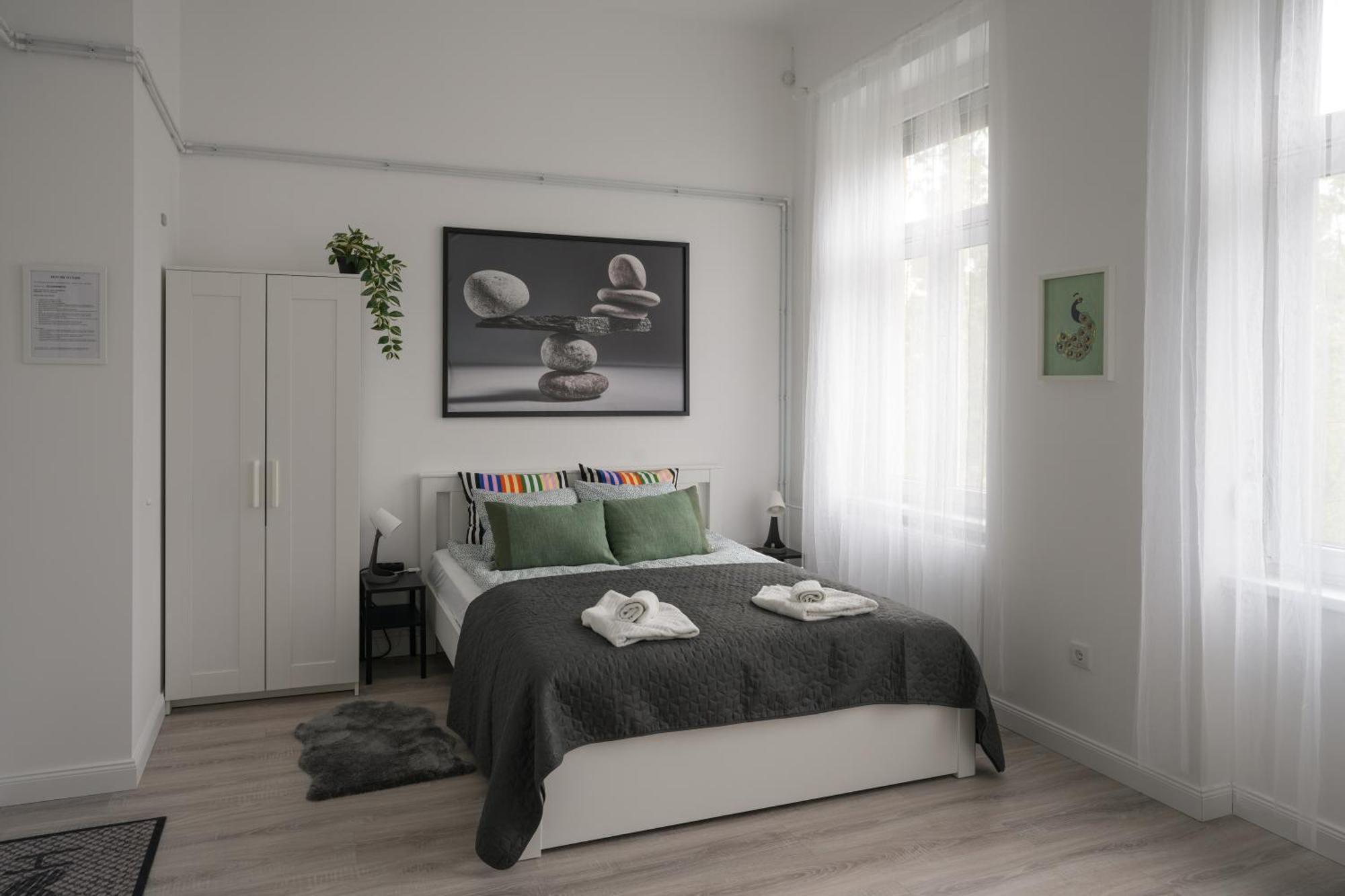 Beautiful Newly Refurbished Studio,fully Equipped Walking Distance To The Park Where Will Find The World Famous Szechenyi Thermal Bath Spa, Museums , And The Capital Circus , Ac, Smart Tv, High Speed Internet * Budapest
