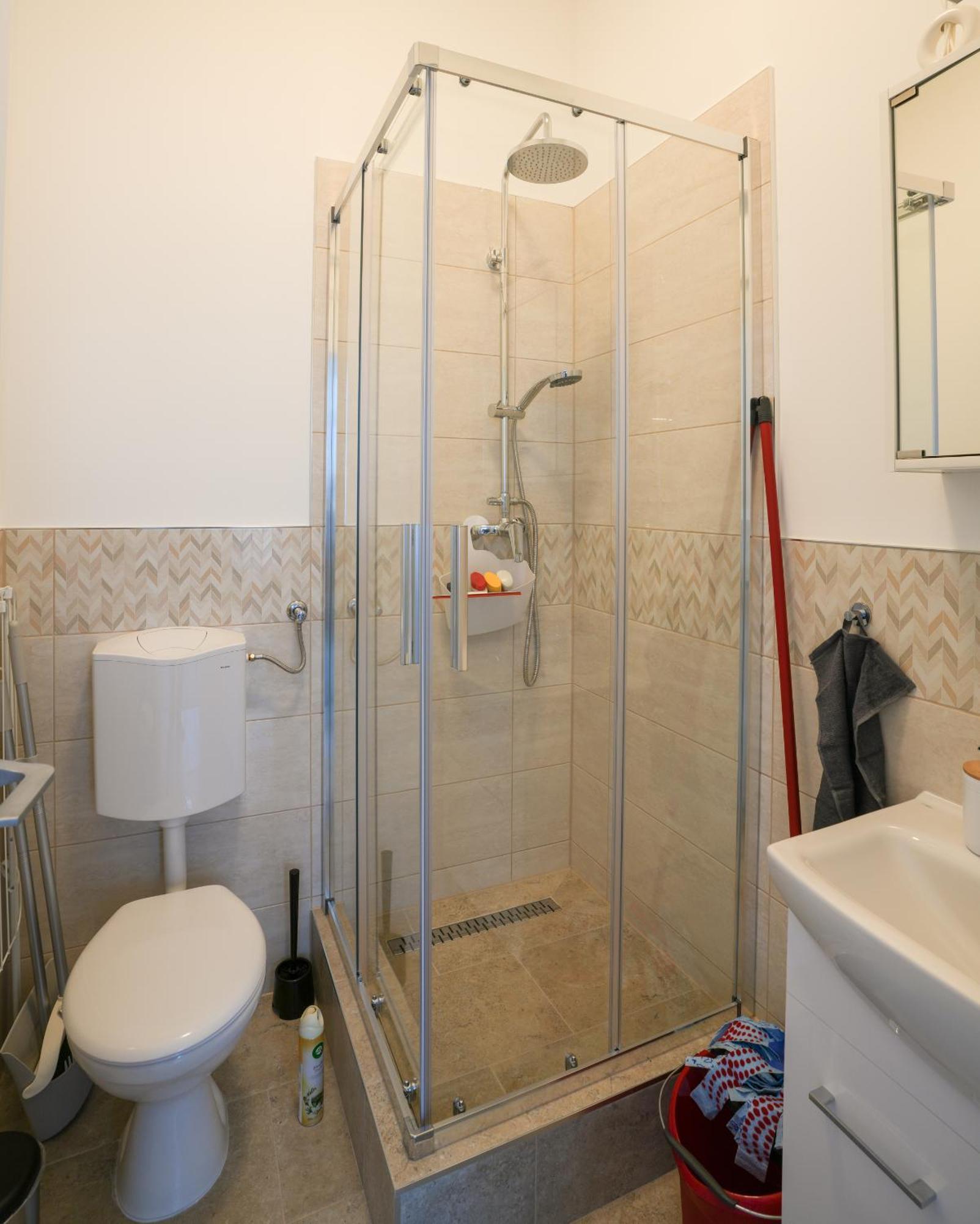 Beautiful Newly Refurbished Studio,fully Equipped Walking Distance To The Park Where Will Find The World Famous Szechenyi Thermal Bath Spa, Museums , And The Capital Circus , Ac, Smart Tv, High Speed Internet *