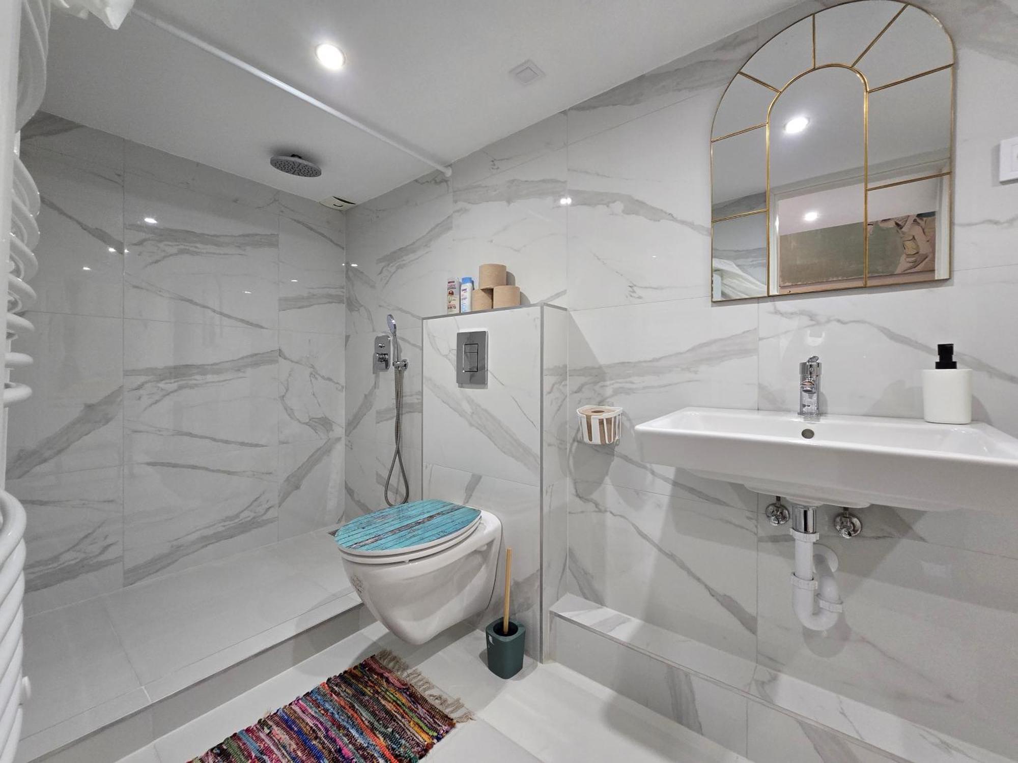 Charming & The Hidden Gem On Akacfa Str Appartamento