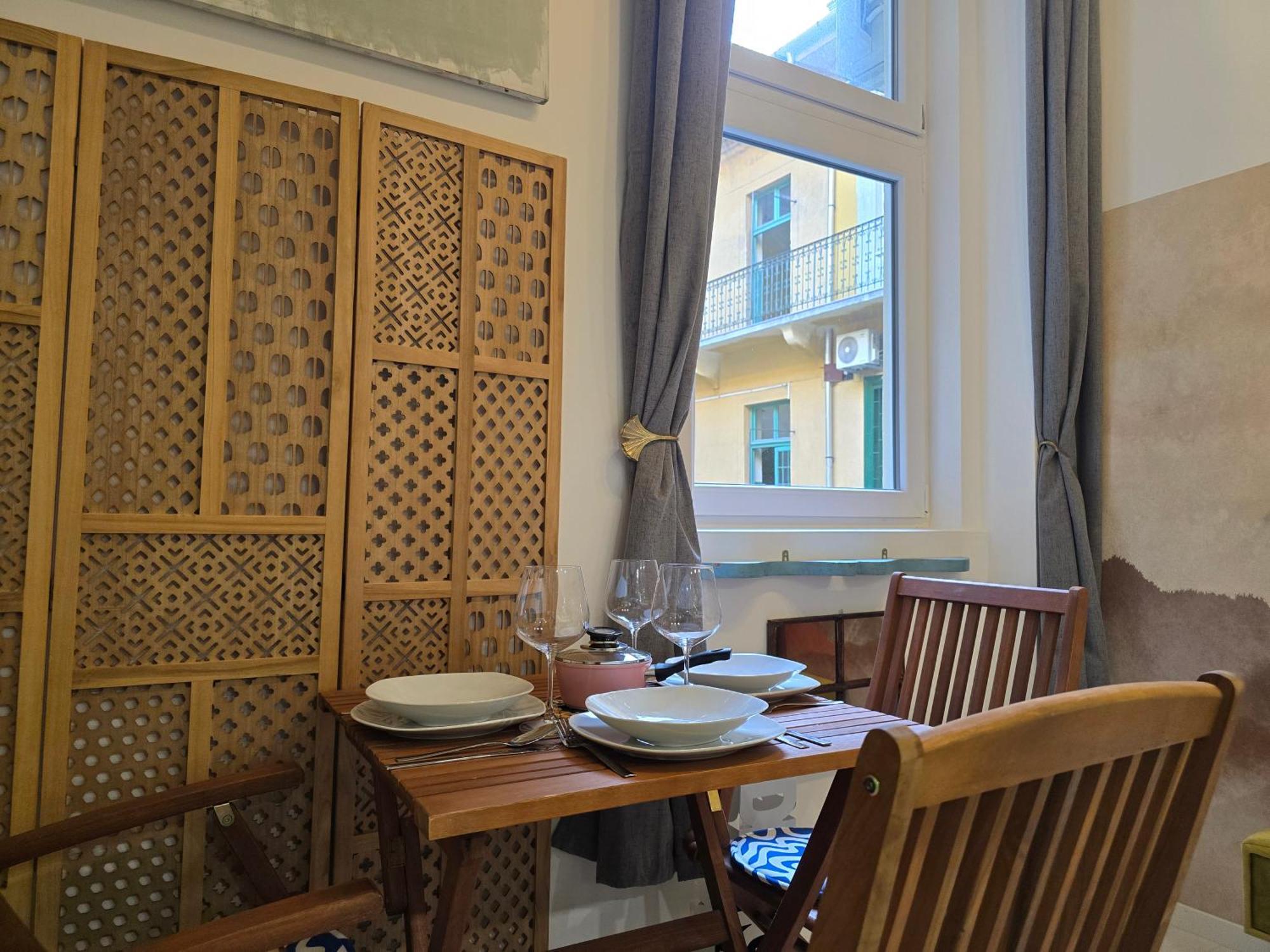 Appartamento Charming & The Hidden Gem On Akacfa Str