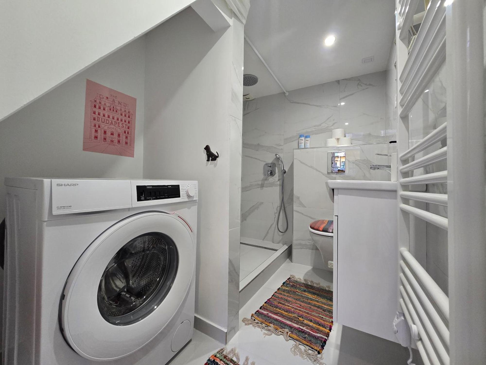Charming & The Hidden Gem On Akacfa Str Appartamento Budapest