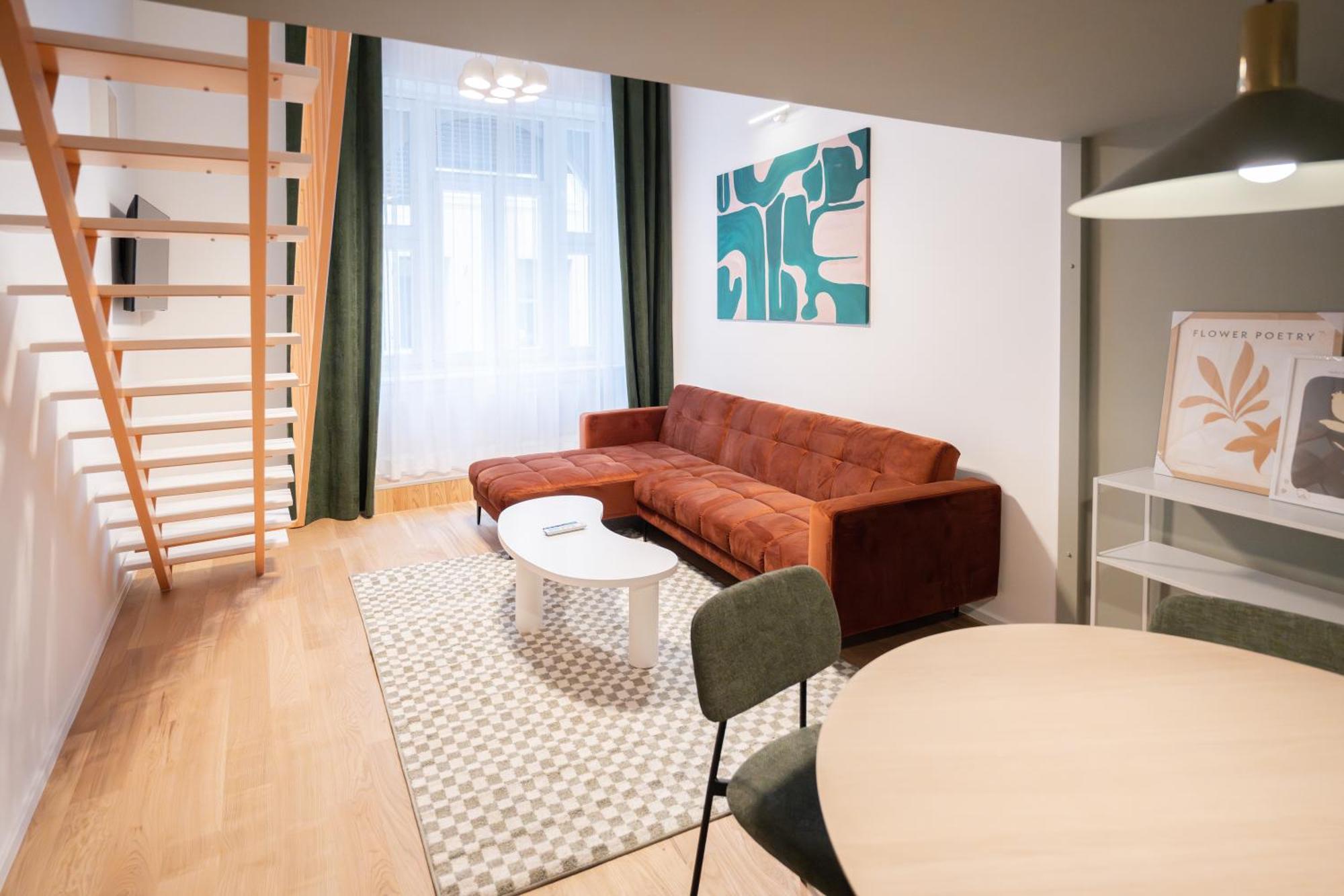 I Got 5 On It #2 - Brand New By Pink Flamingo Apartamento
