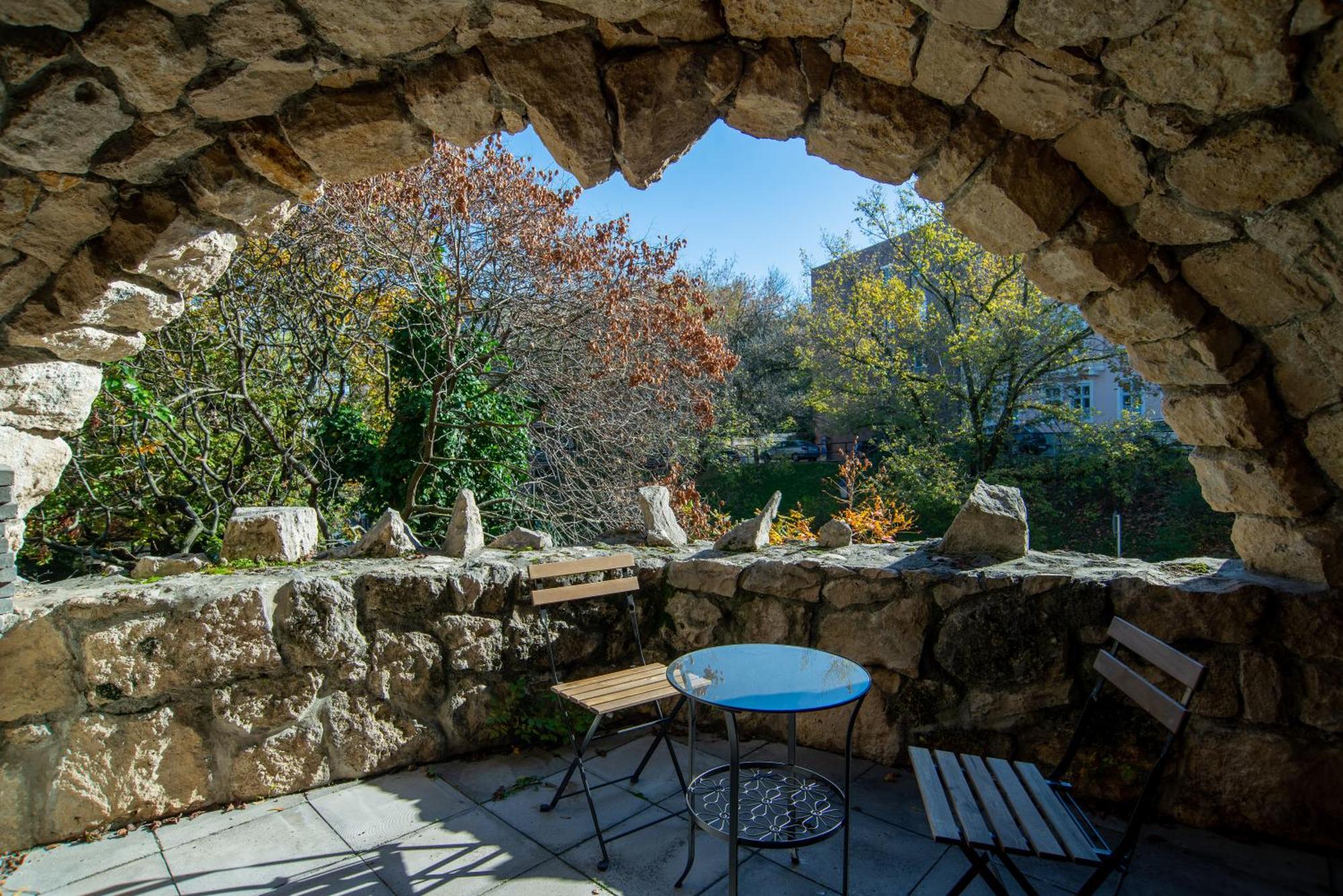 Deluxe Swan Stone Castle Budapest