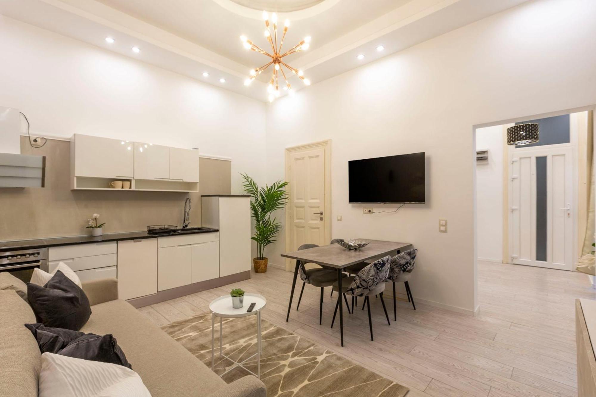 Quiet Center Near Heroes Square By Cavaland Appartamento Budapest