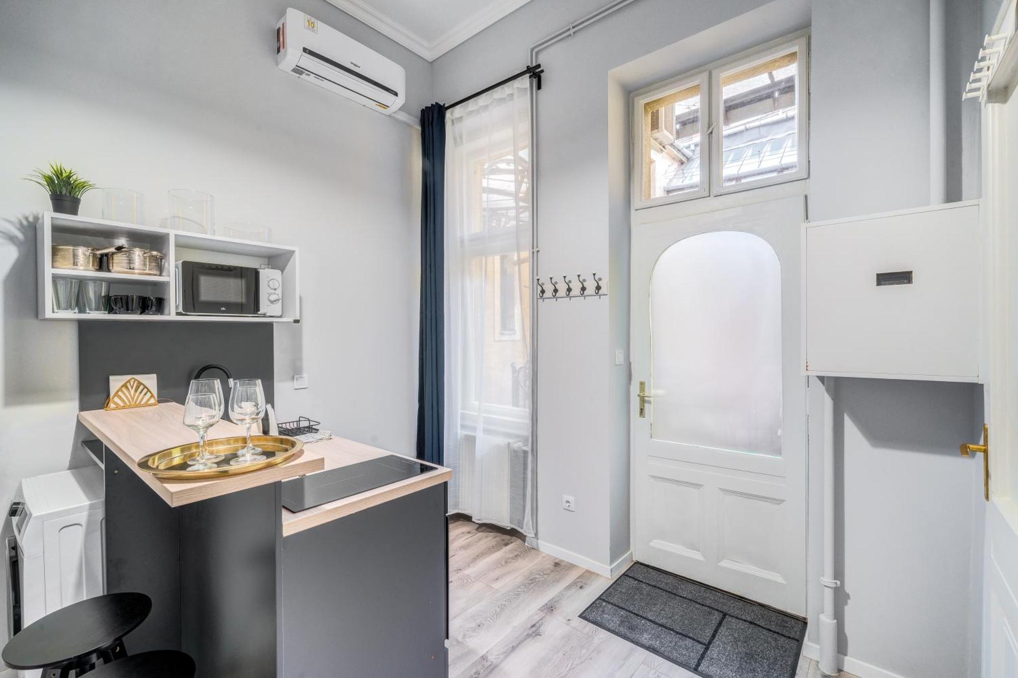 Synagogue 1 Bedroom S161