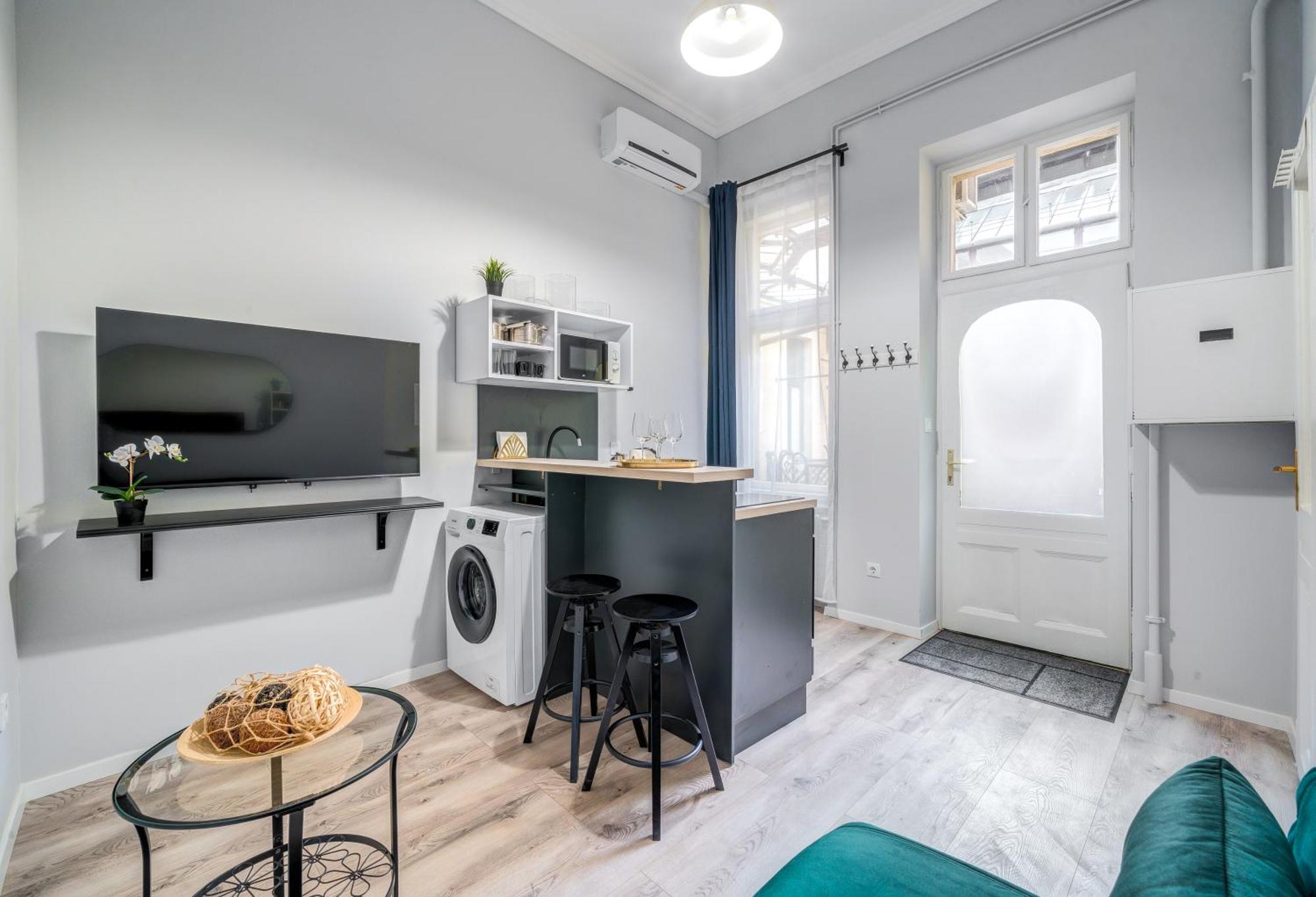 Synagogue 1 Bedroom S161 *
