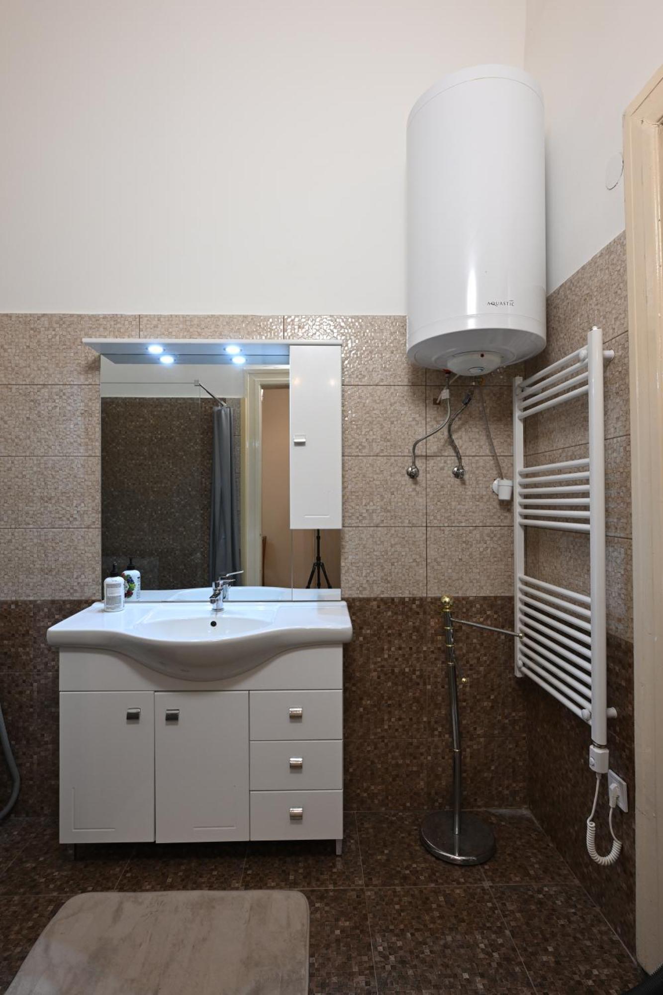 A Quiet Place In The Heart Of The Apartment *
