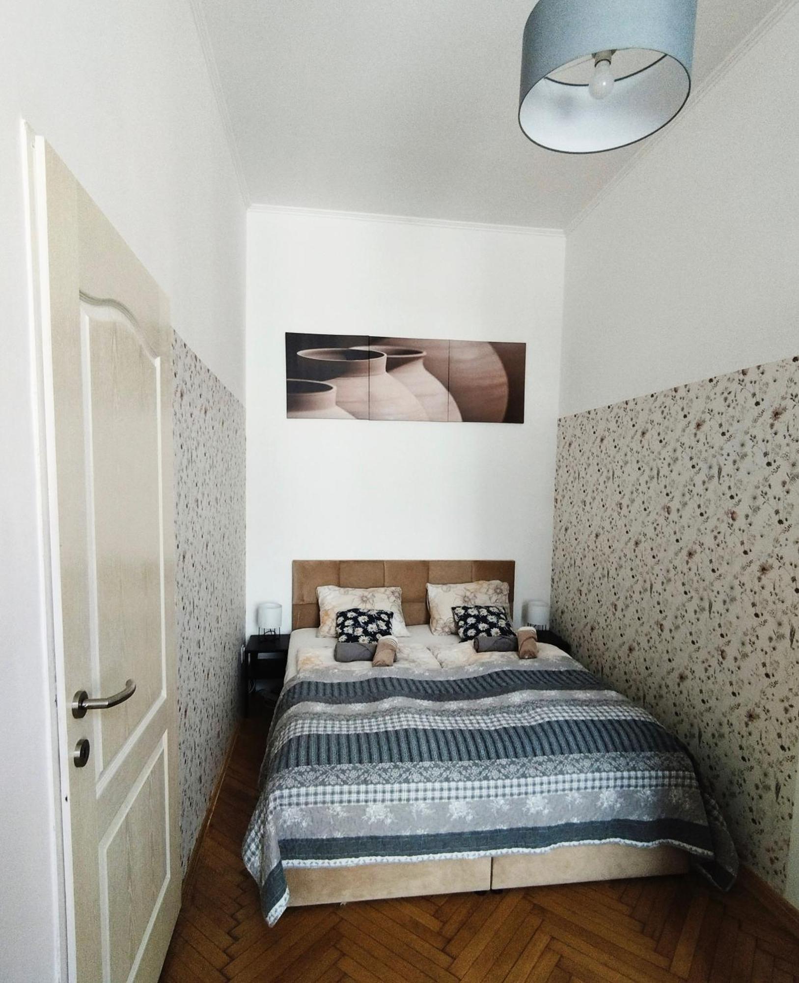 Margaret & Violet Apartments - Peaceful Stay Downtown Apartment