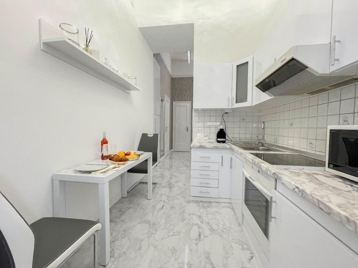 Appartement In Centre Of *