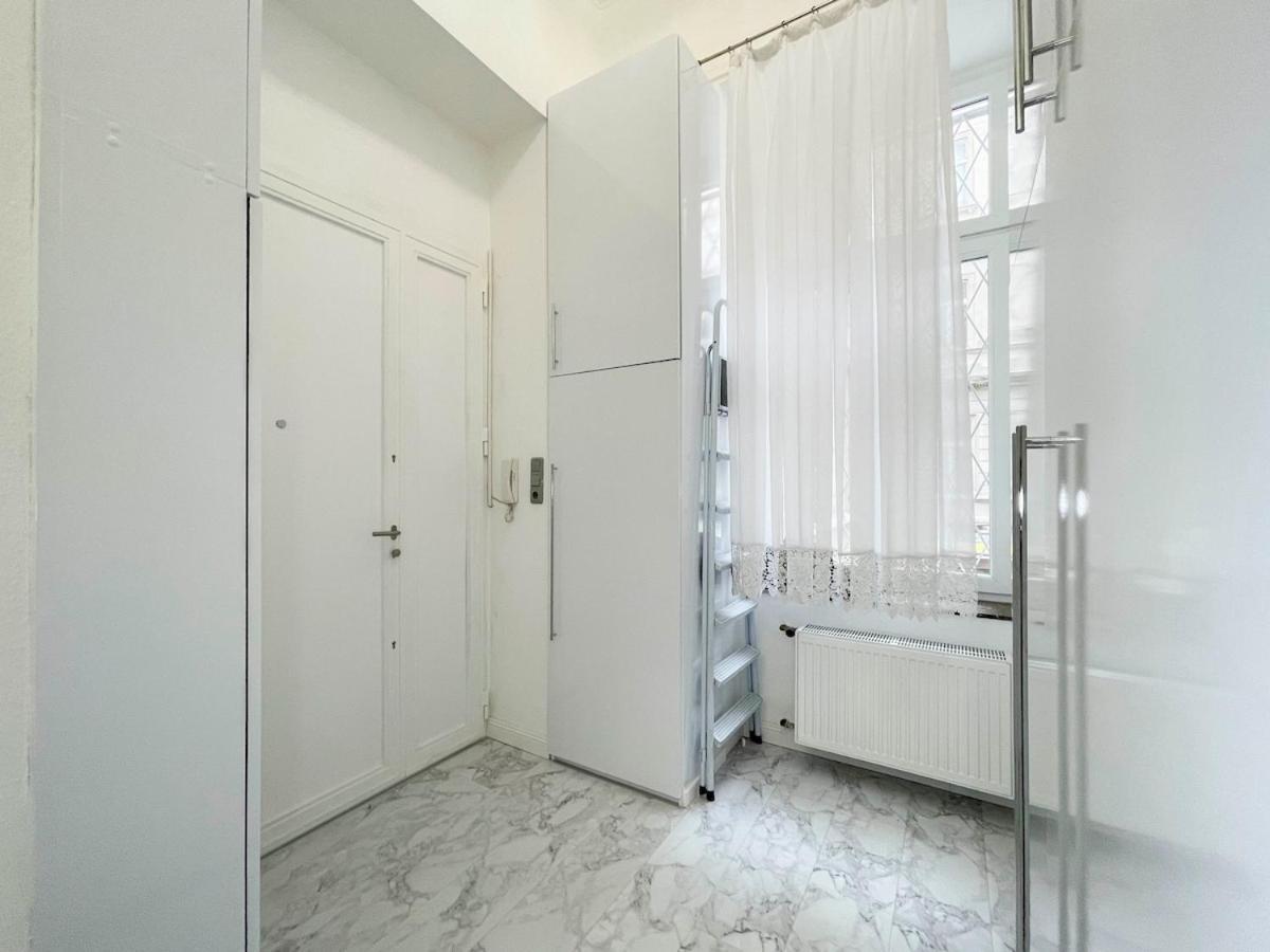 In Centre Of Appartement