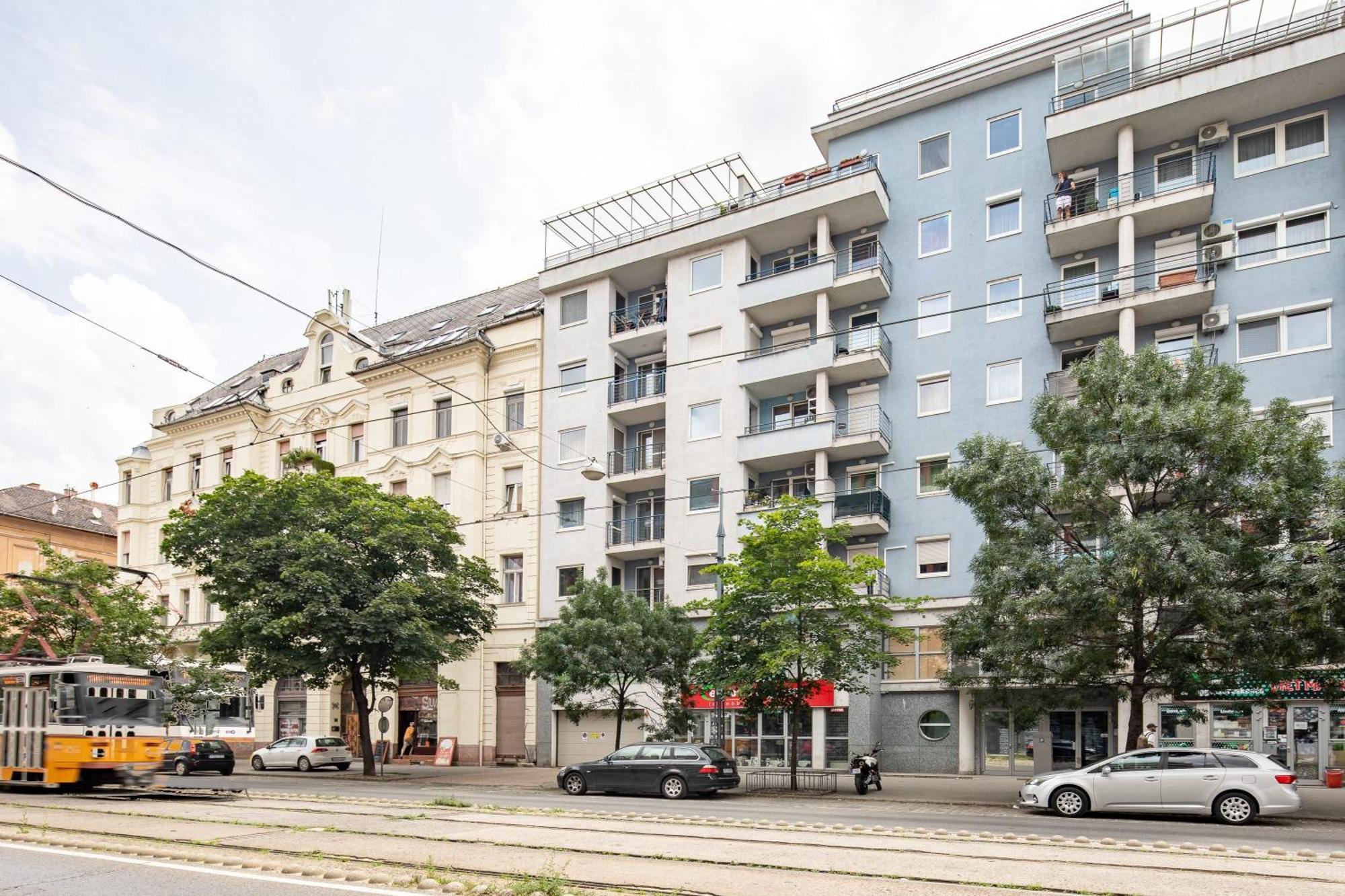 - Cozy Air Conditioned Budapest