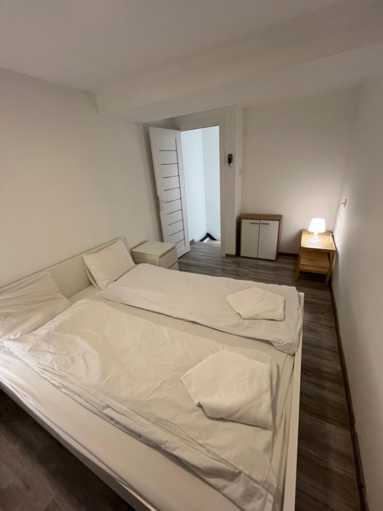 Elizabeth Apartment *