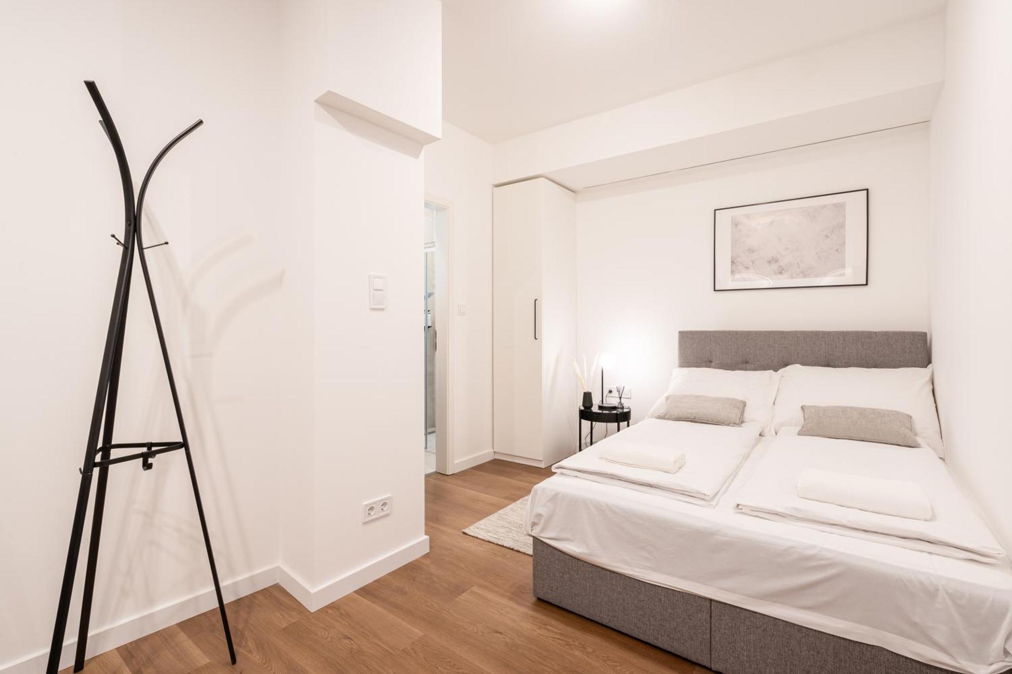 E23 - Grand Boulevard Design Loft - Location By Bqa Apartmán Budapest